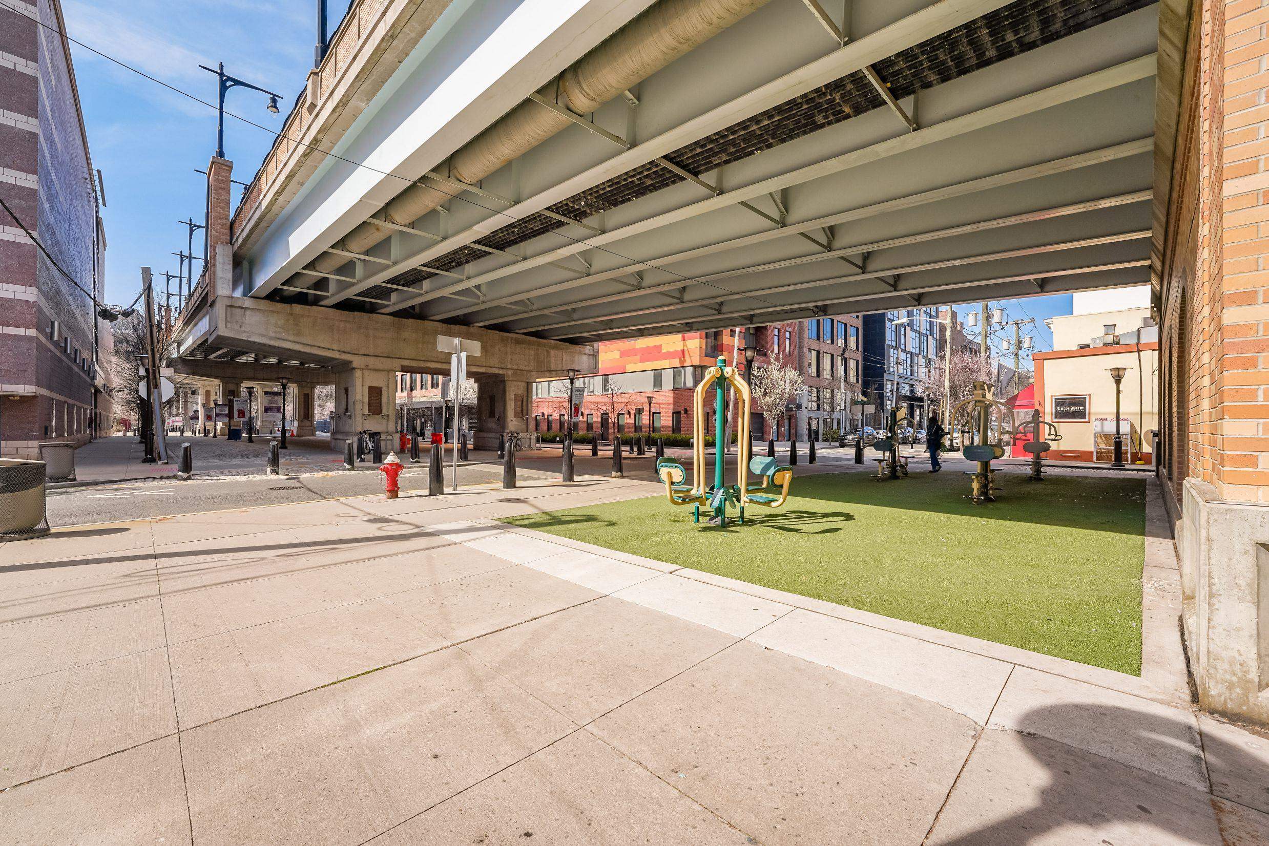 1331 GRAND ST Unit: 411