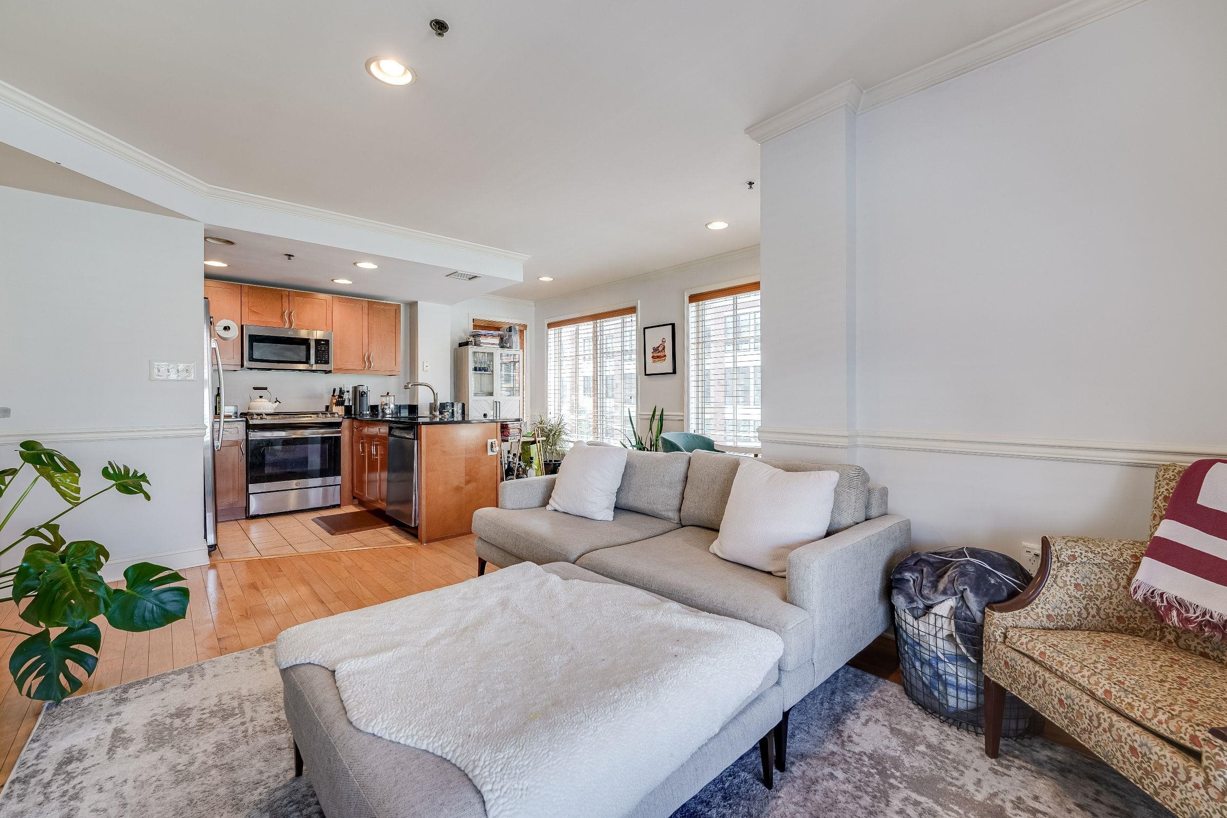 1331 GRAND ST Unit: 411
