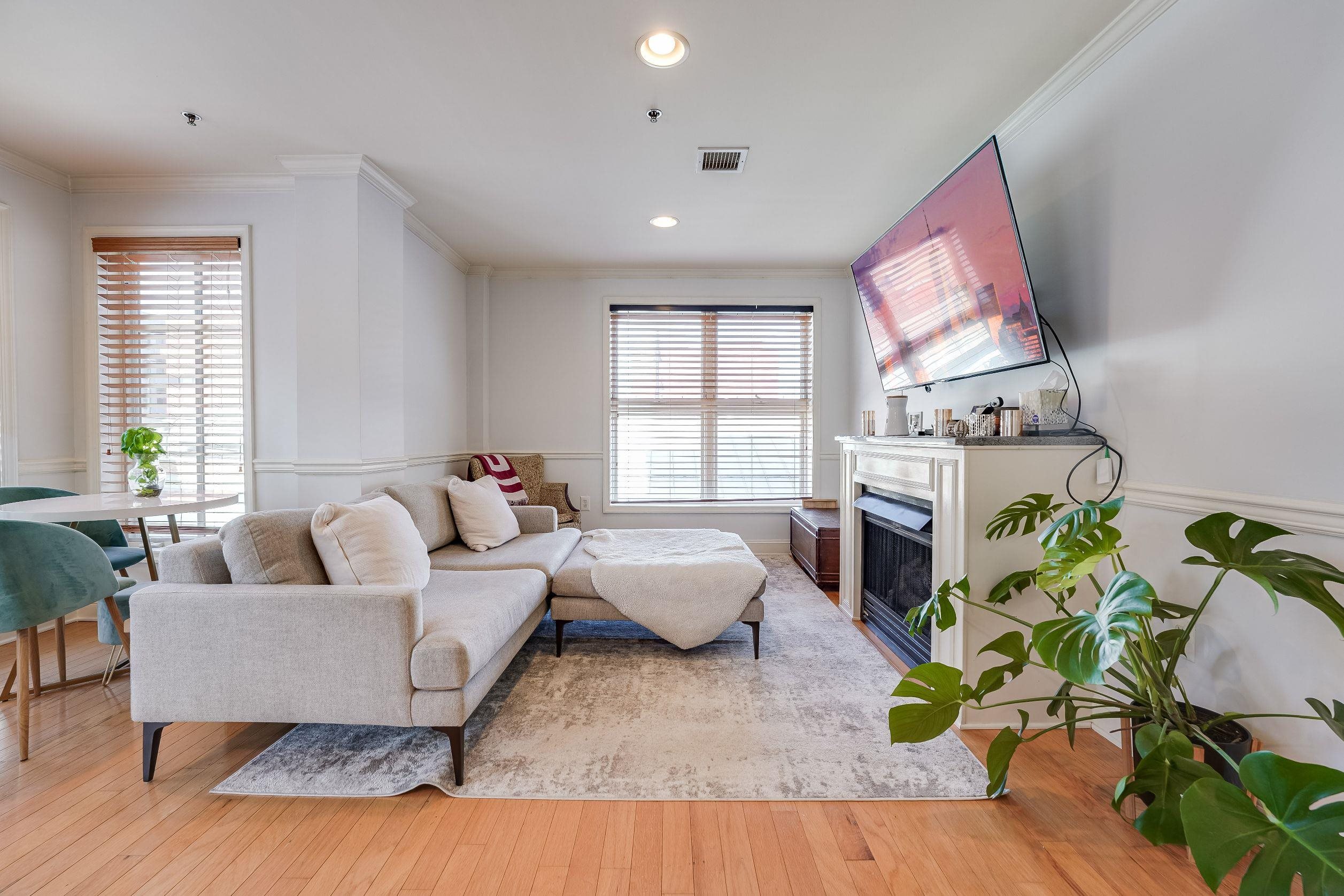 1331 GRAND ST Unit: 411