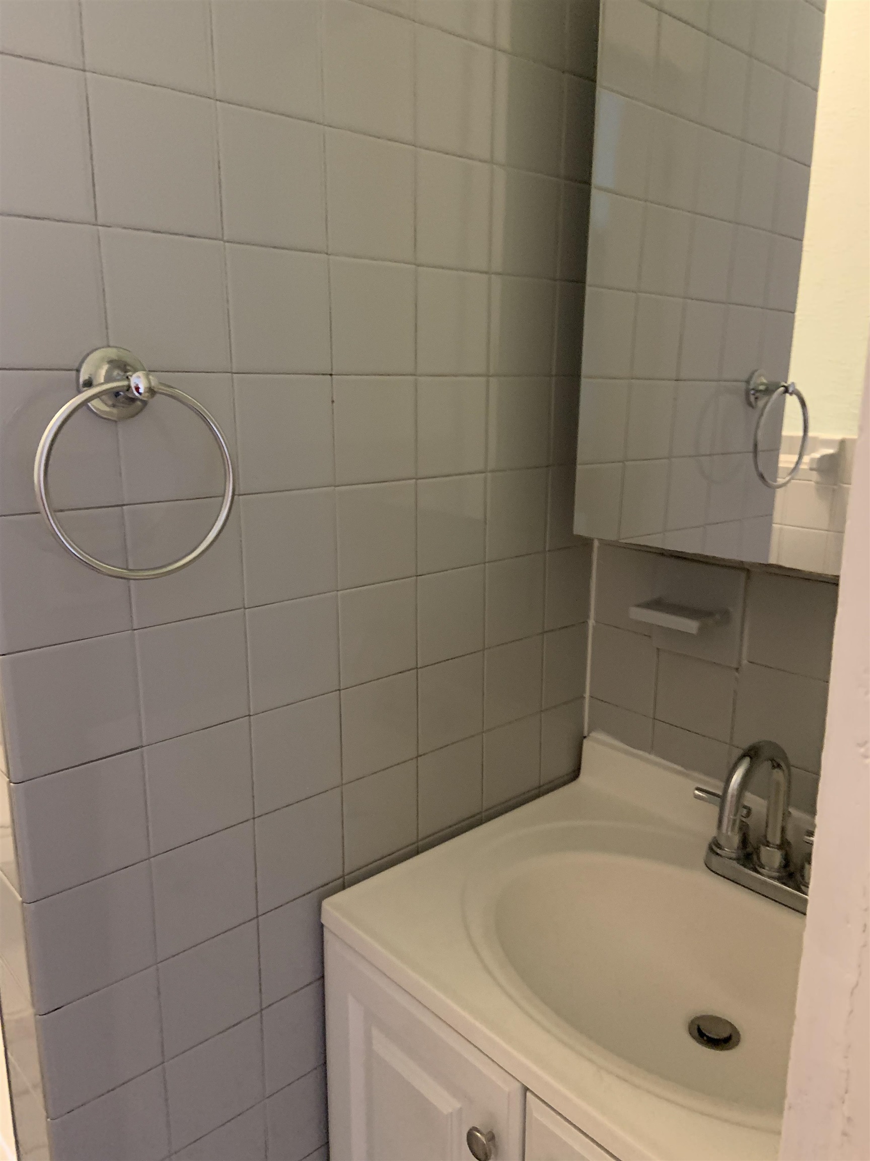 1011 WILLOW AVE Unit: 2B aka 4