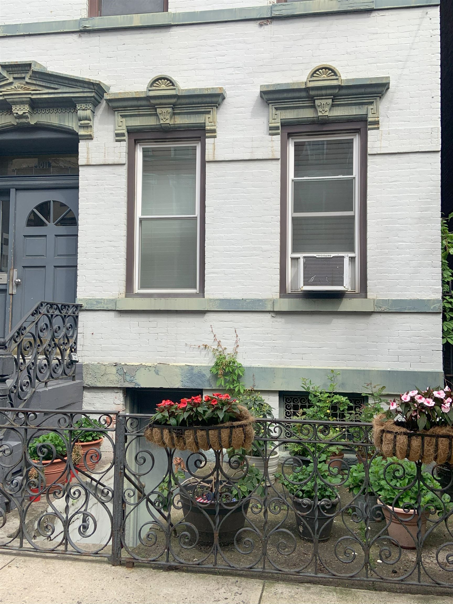 1011 WILLOW AVE Unit: 2B aka 4