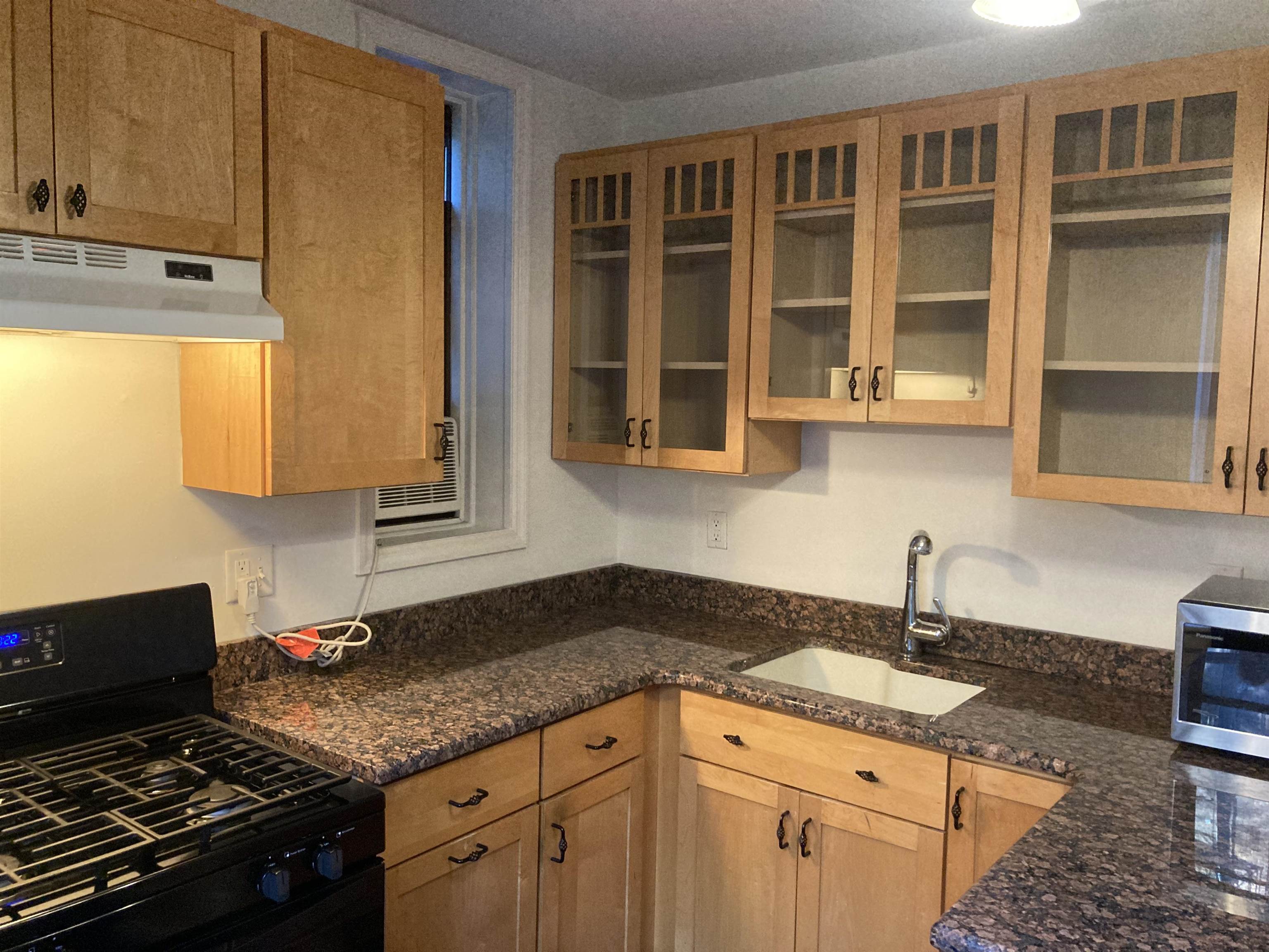 1011 WILLOW AVE Unit: 2B aka 4