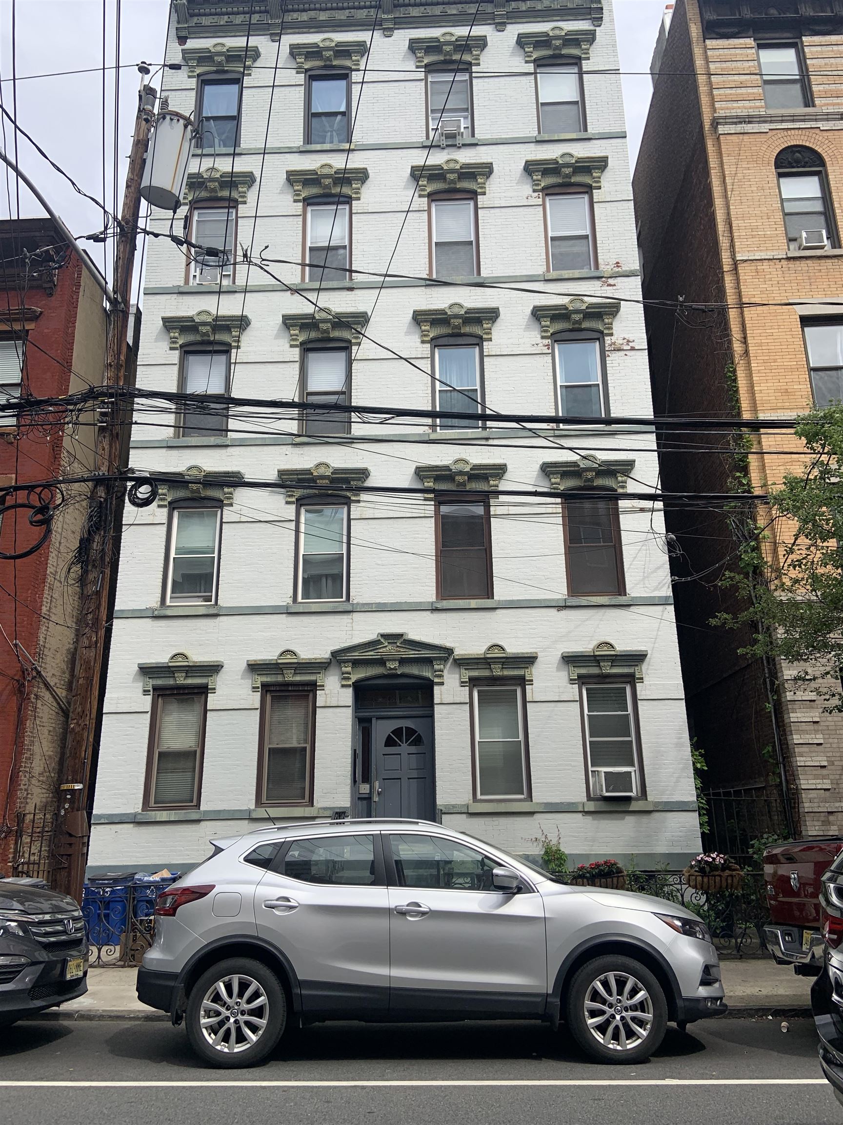1011 WILLOW AVE Unit: 2B aka 4