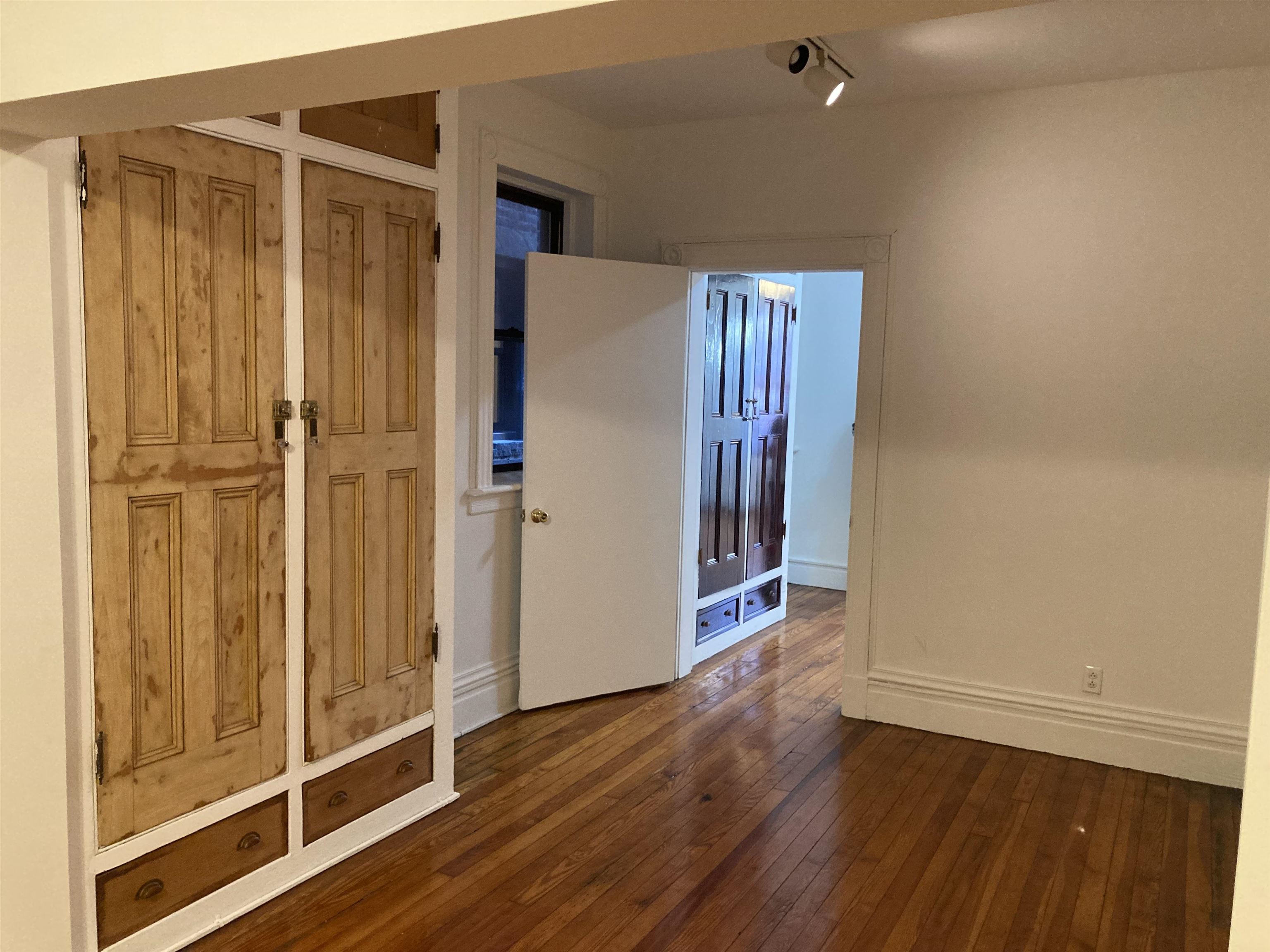 1011 WILLOW AVE Unit: 2B aka 4