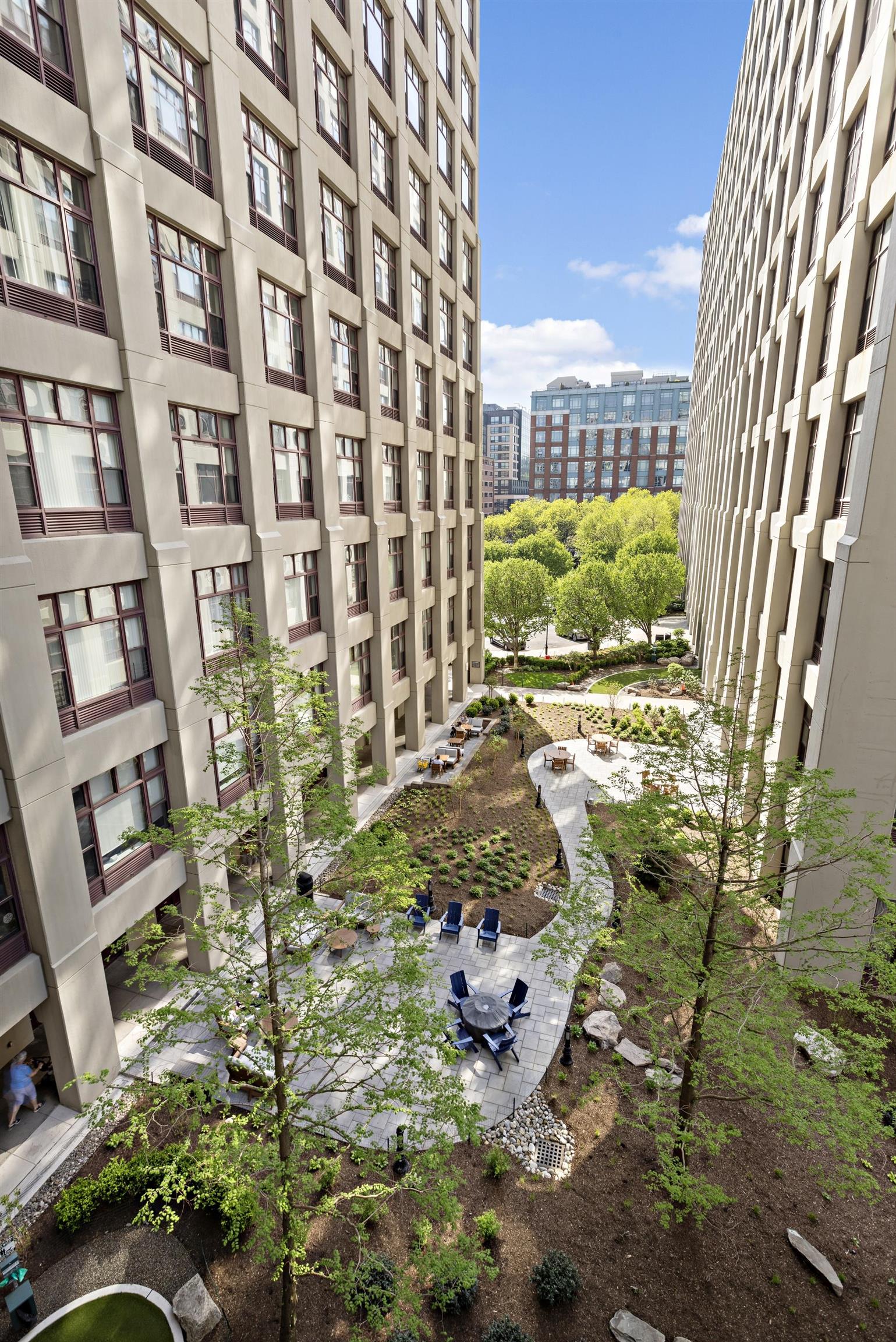 1500 HUDSON ST Unit: 4B