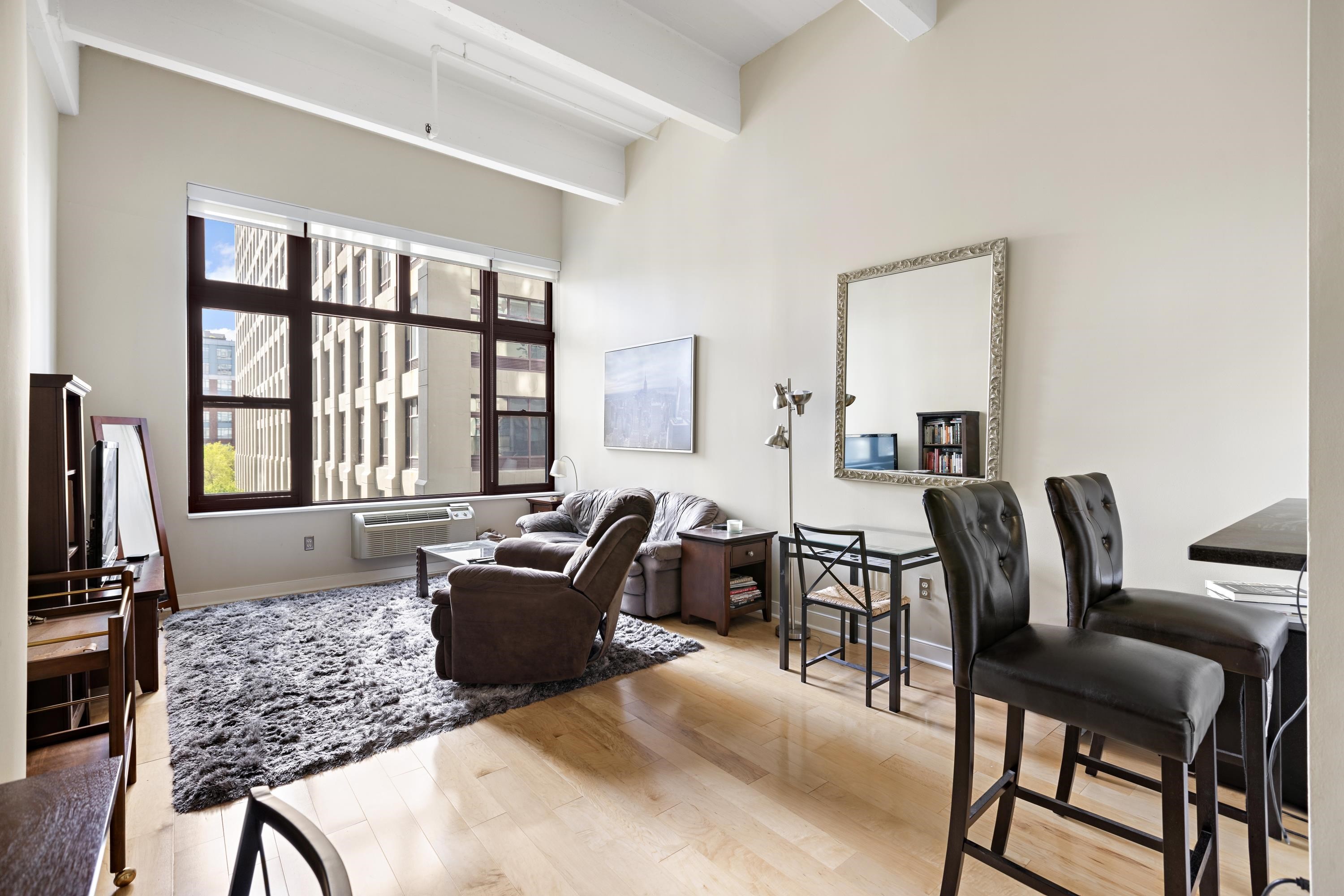 1500 HUDSON ST Unit: 4B