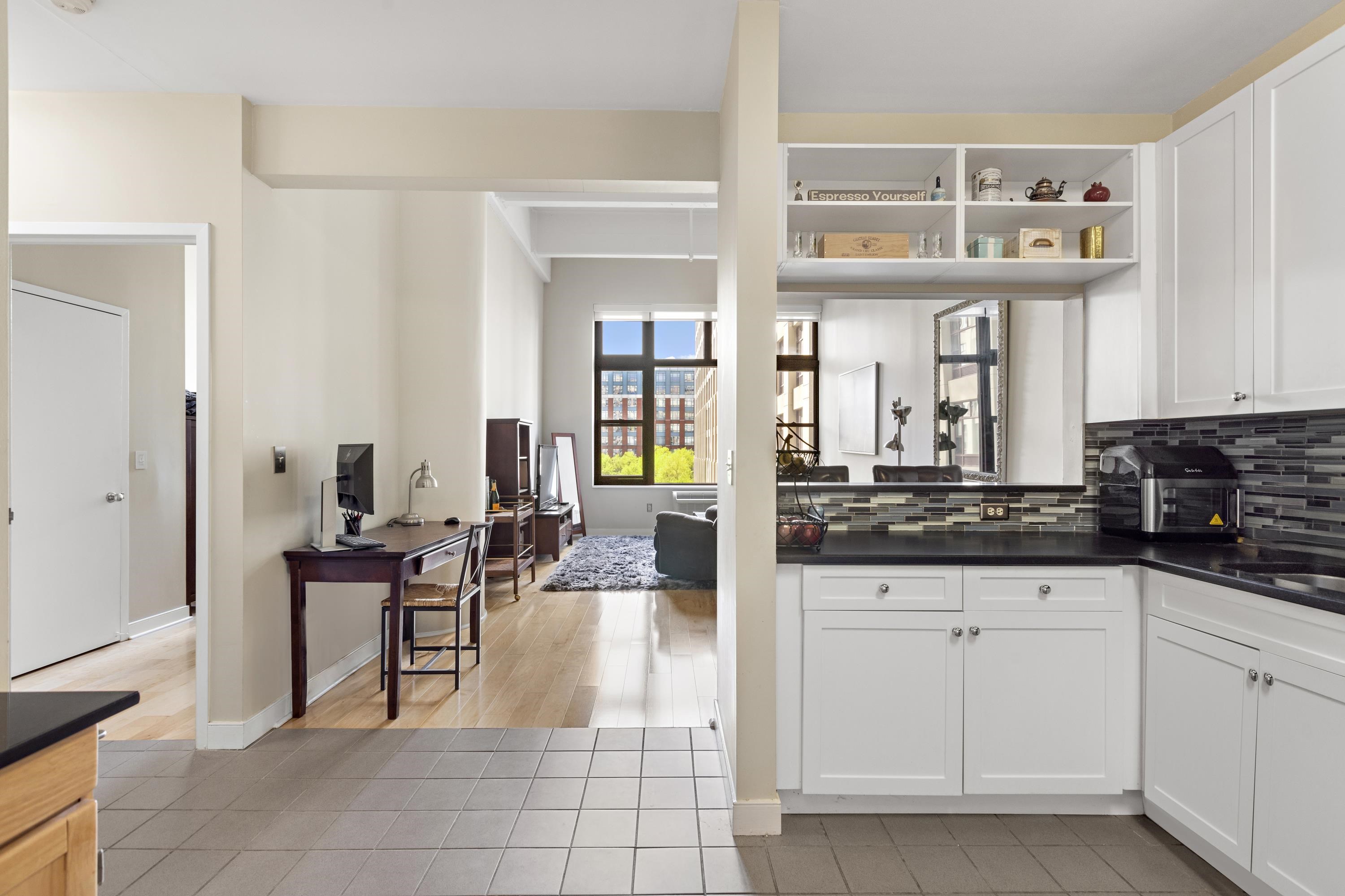 1500 HUDSON ST Unit: 4B