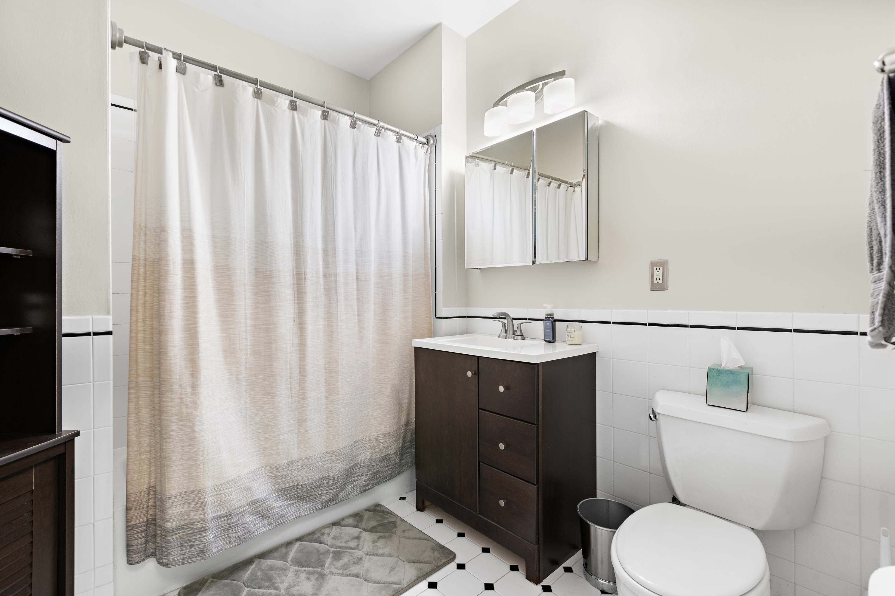 1500 HUDSON ST Unit: 4B