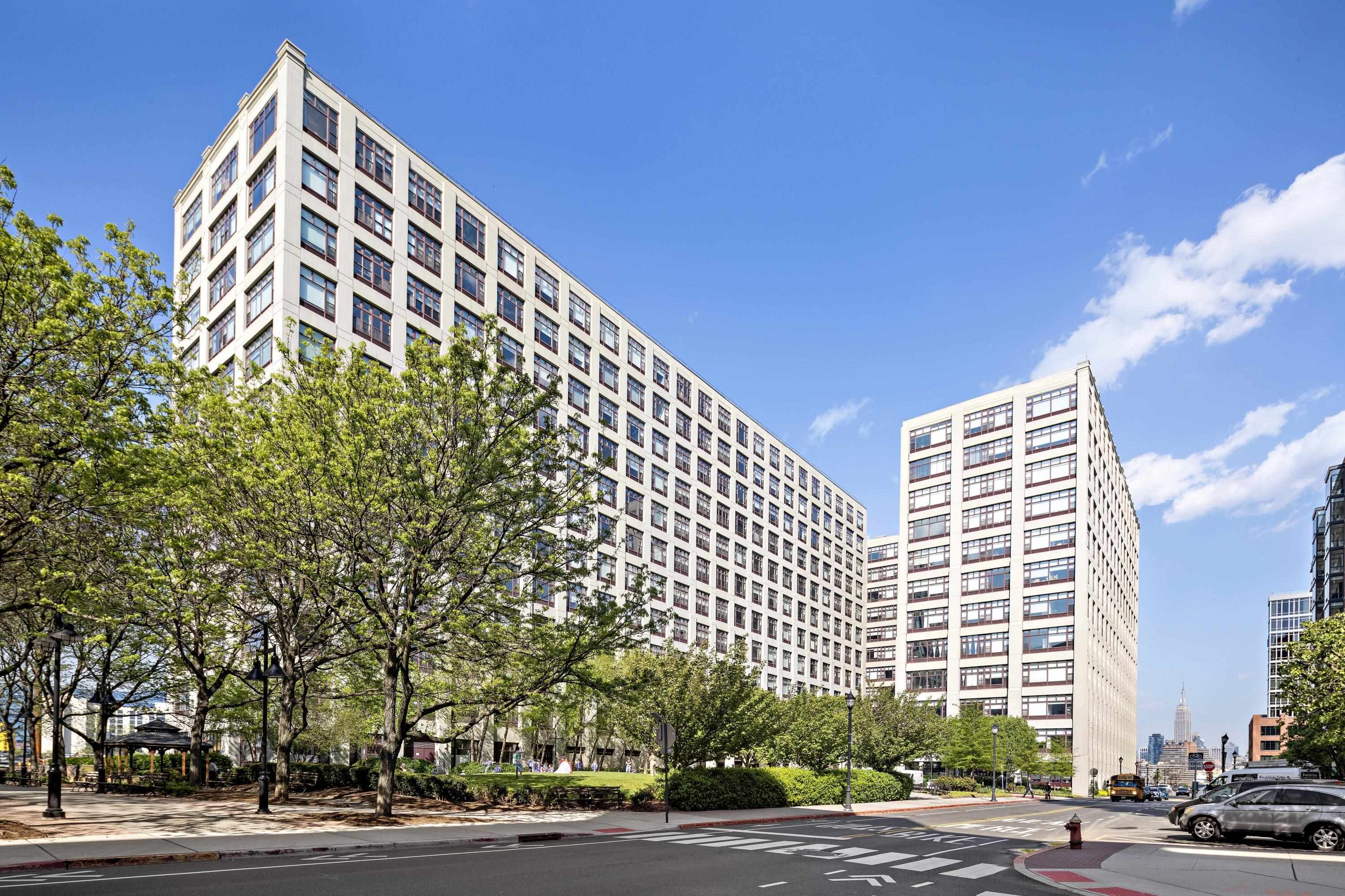 1500 HUDSON ST Unit: 4B