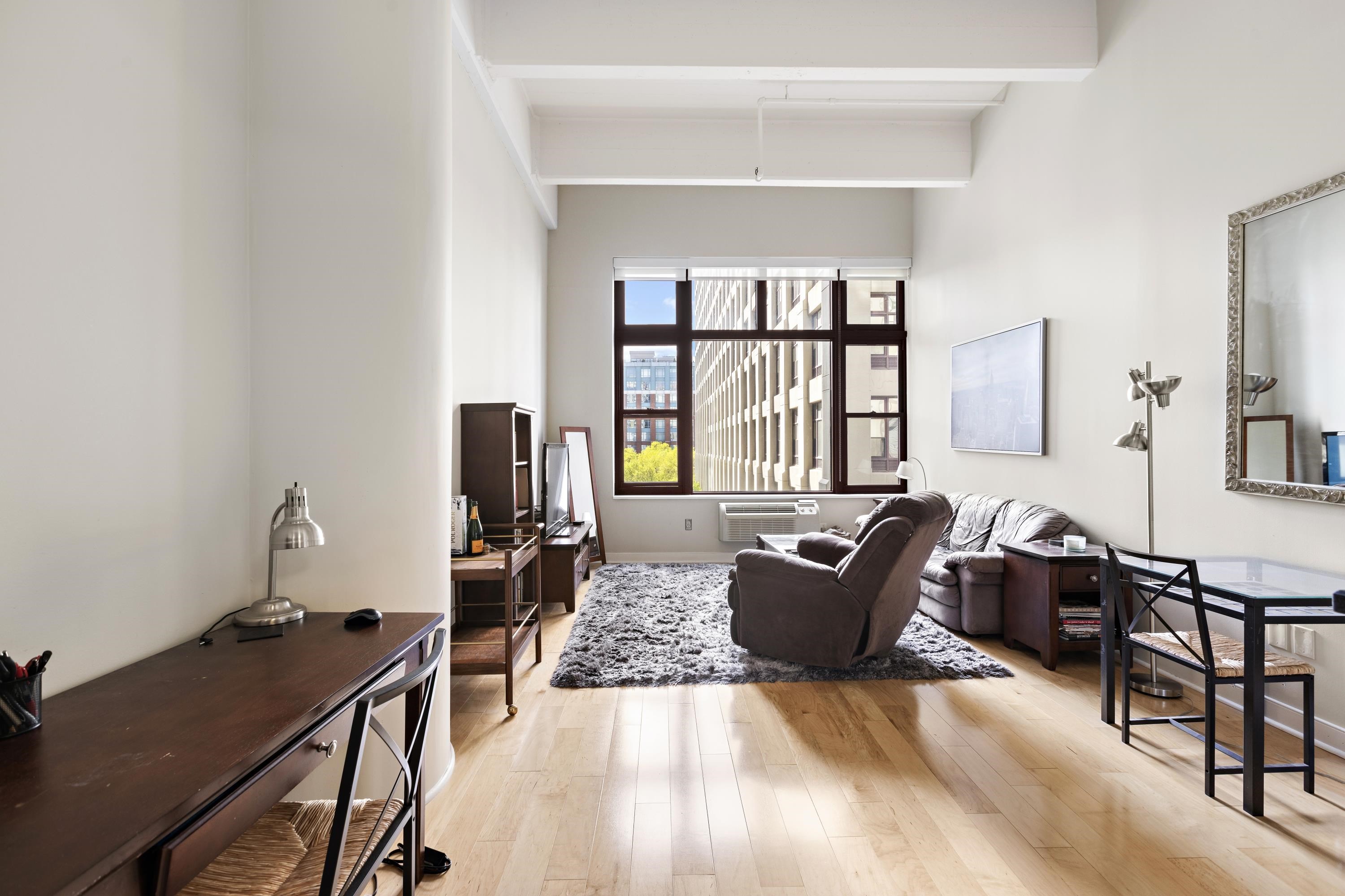 1500 HUDSON ST Unit: 4B