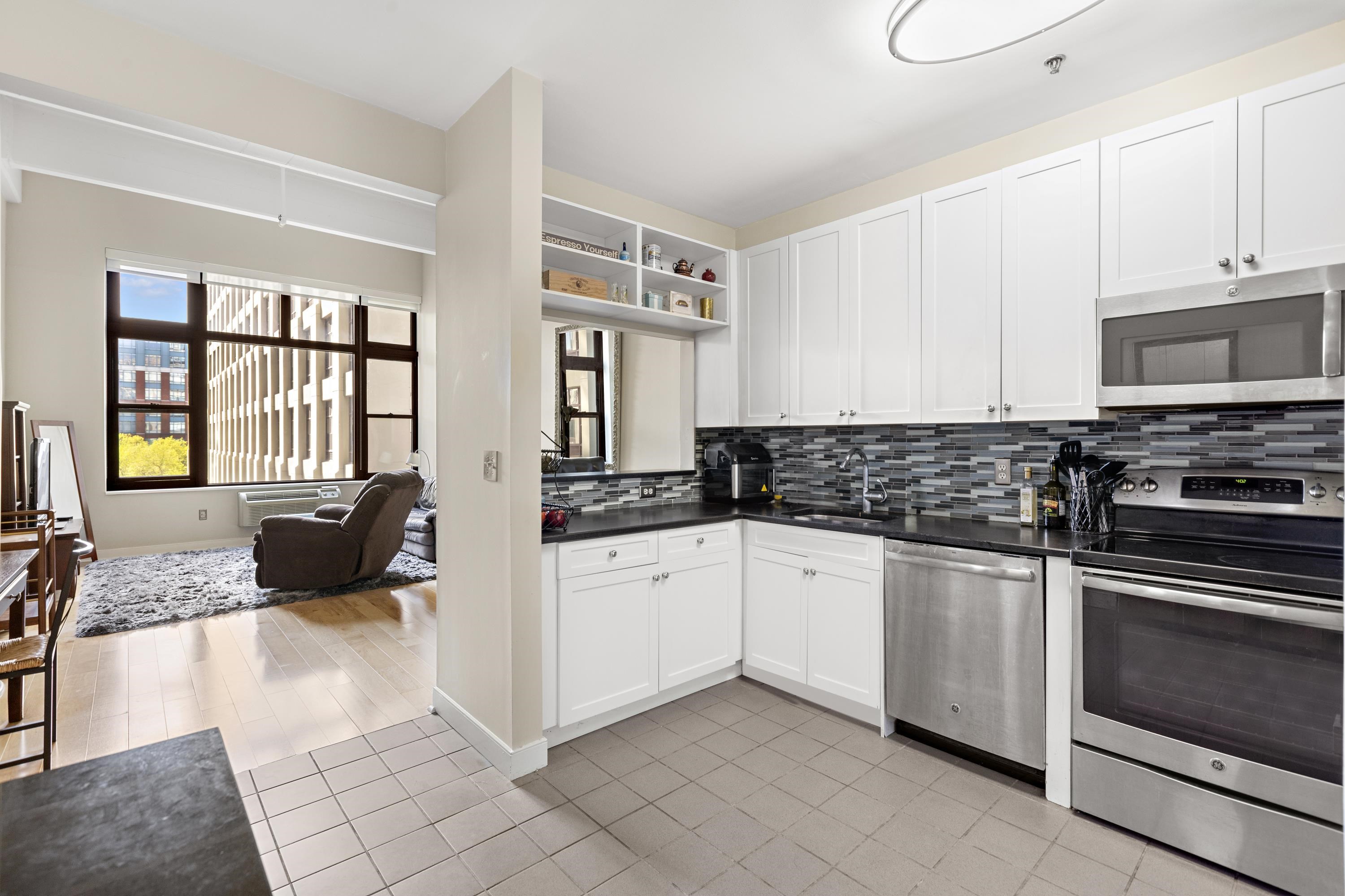 1500 HUDSON ST Unit: 4B