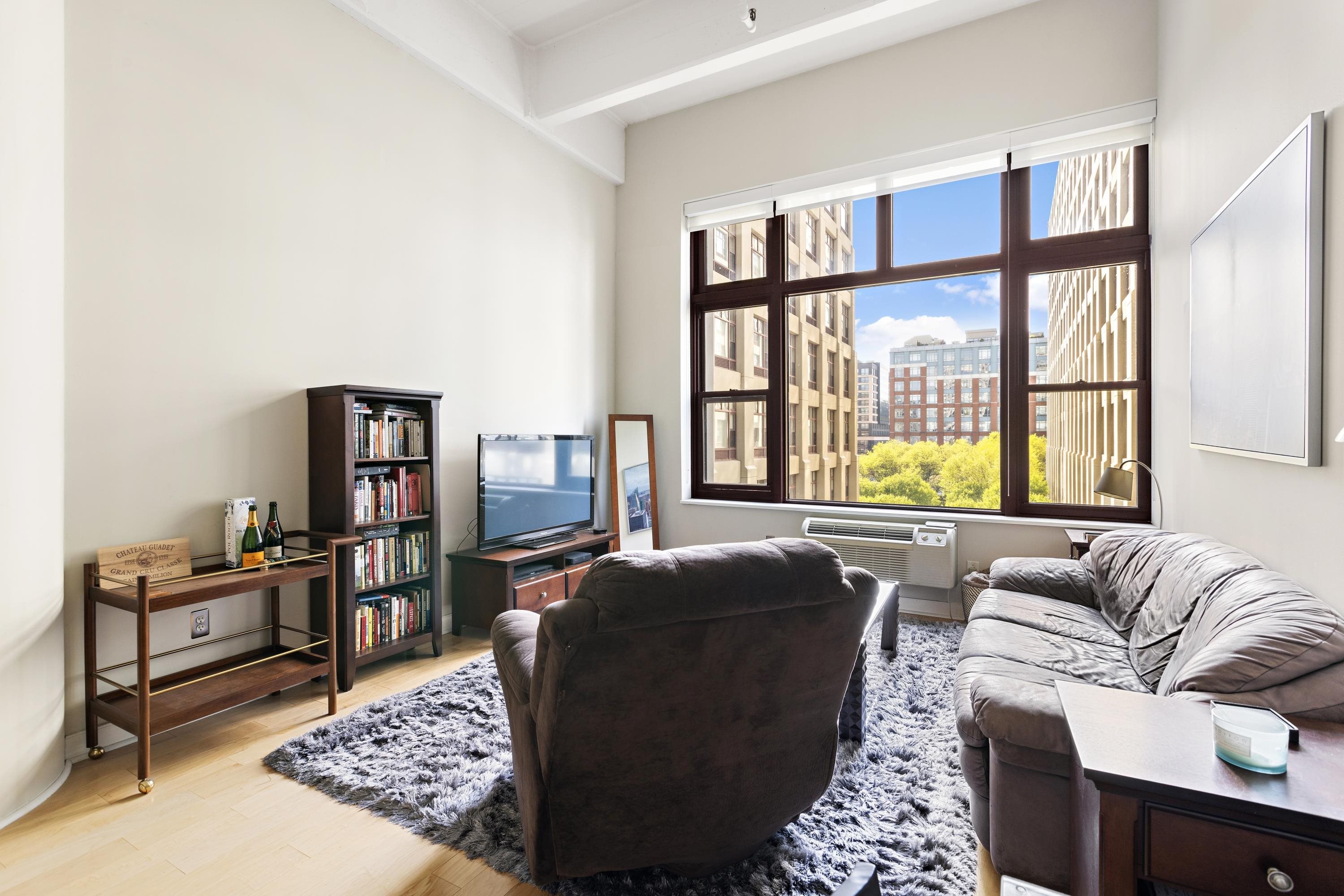 1500 HUDSON ST Unit: 4B