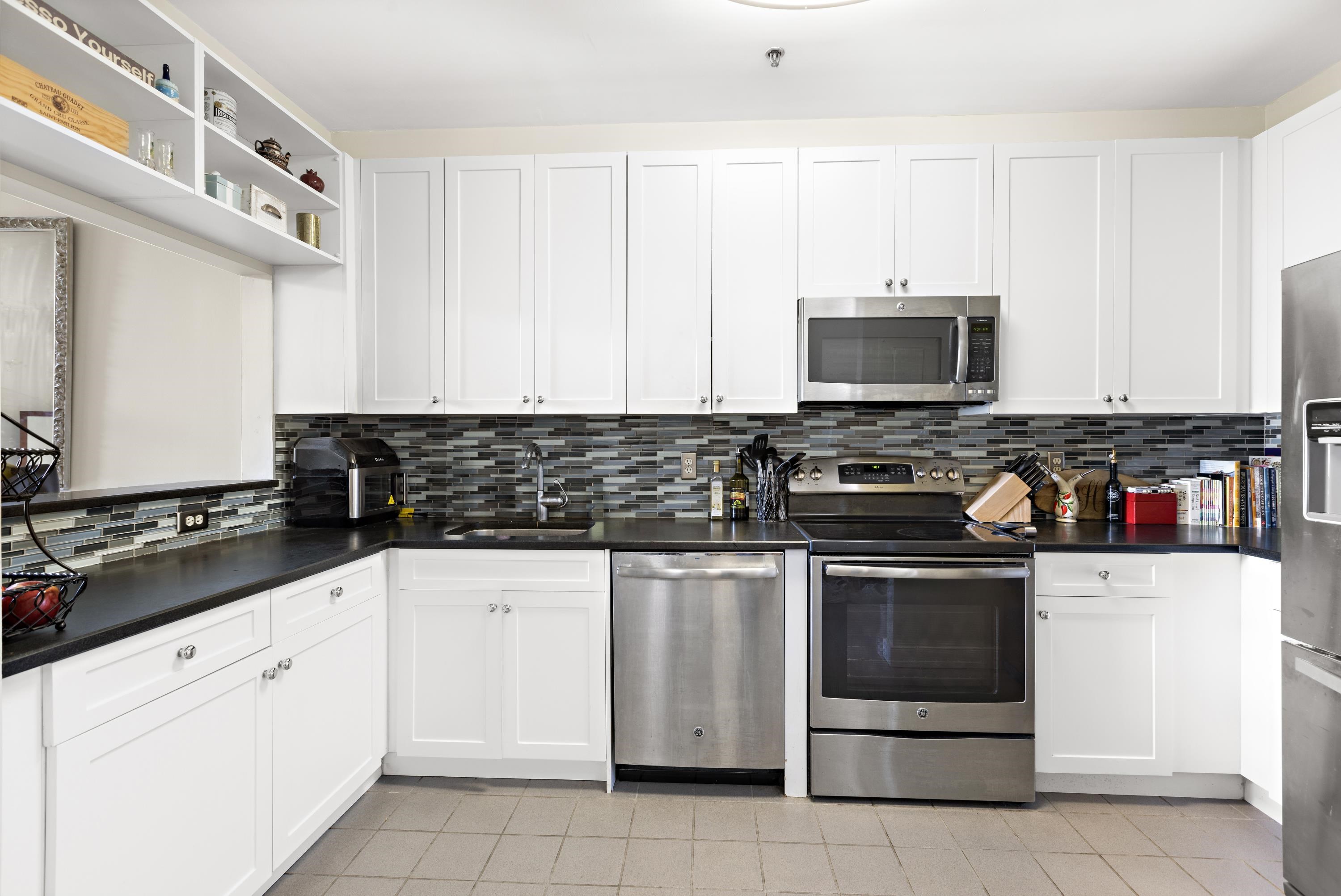 1500 HUDSON ST Unit: 4B