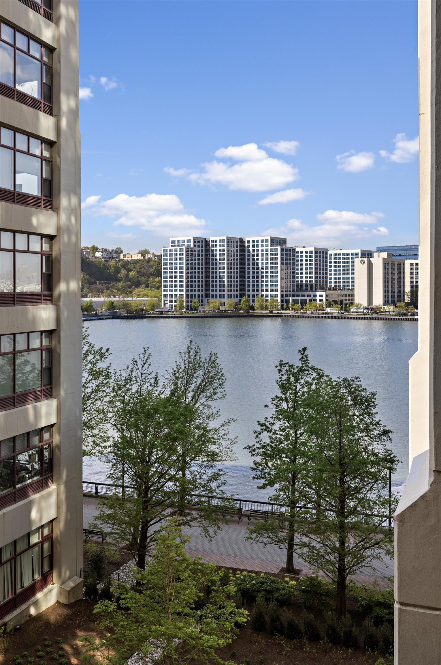 1500 HUDSON ST Unit: 4B