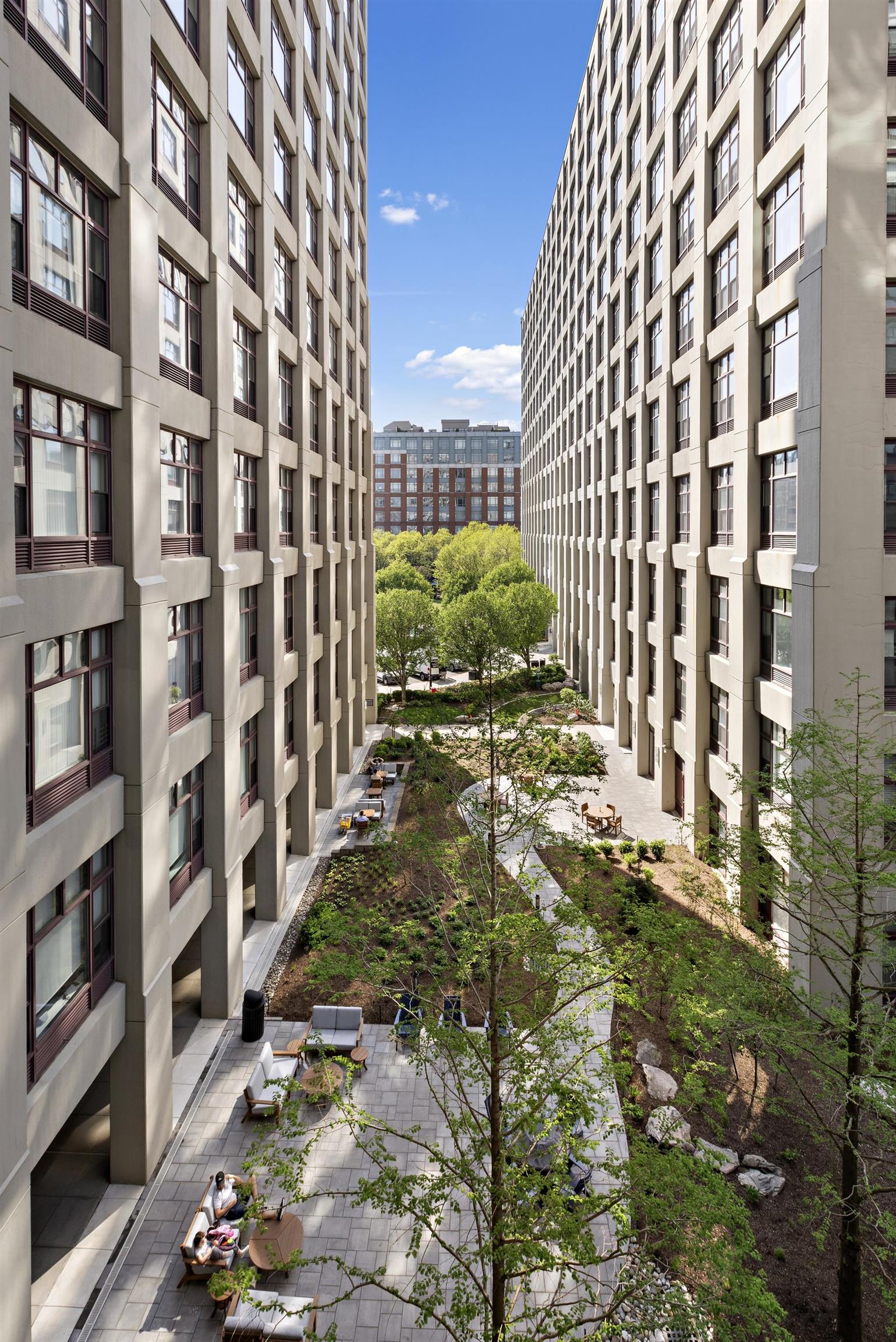 1500 HUDSON ST Unit: 4B