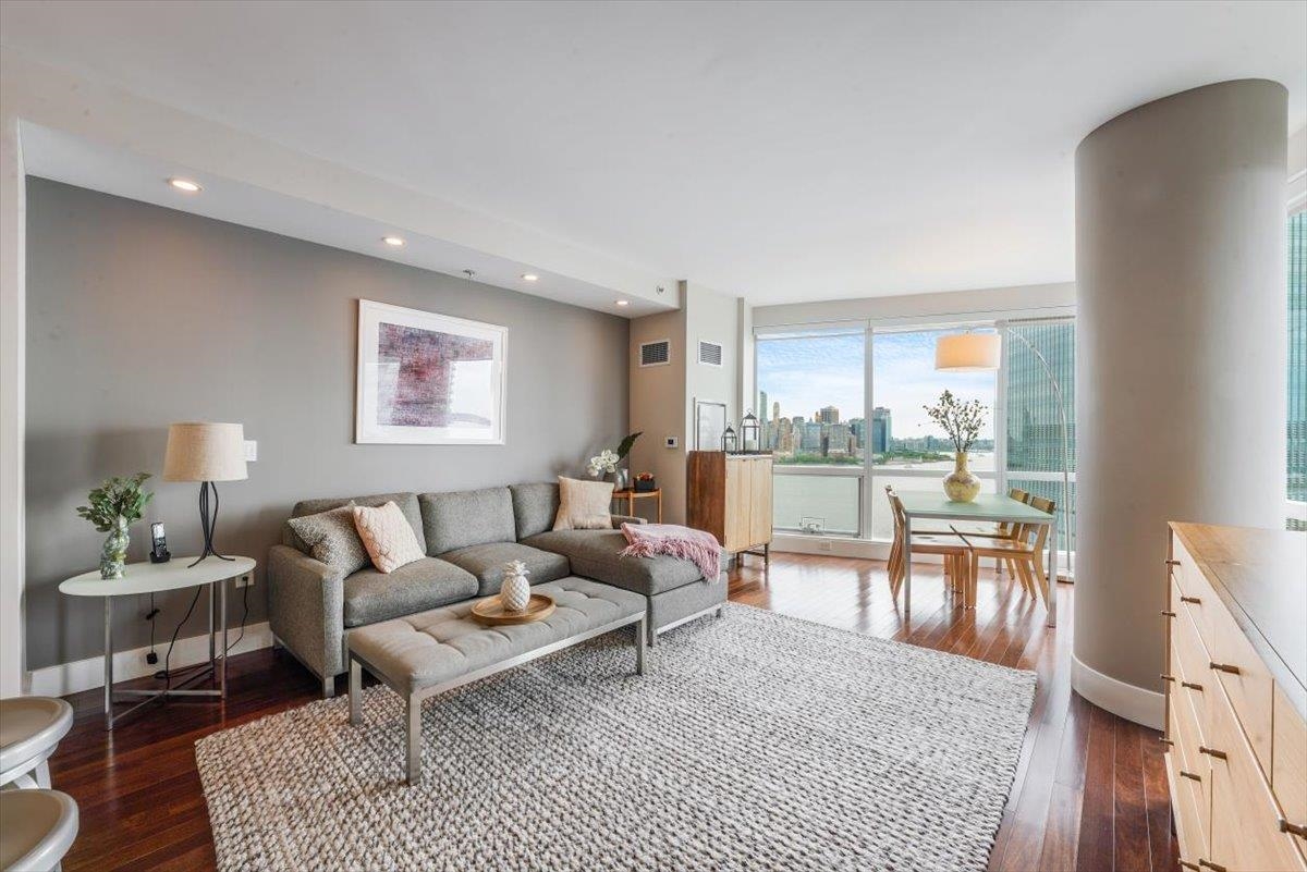 77 HUDSON ST Unit: 2410