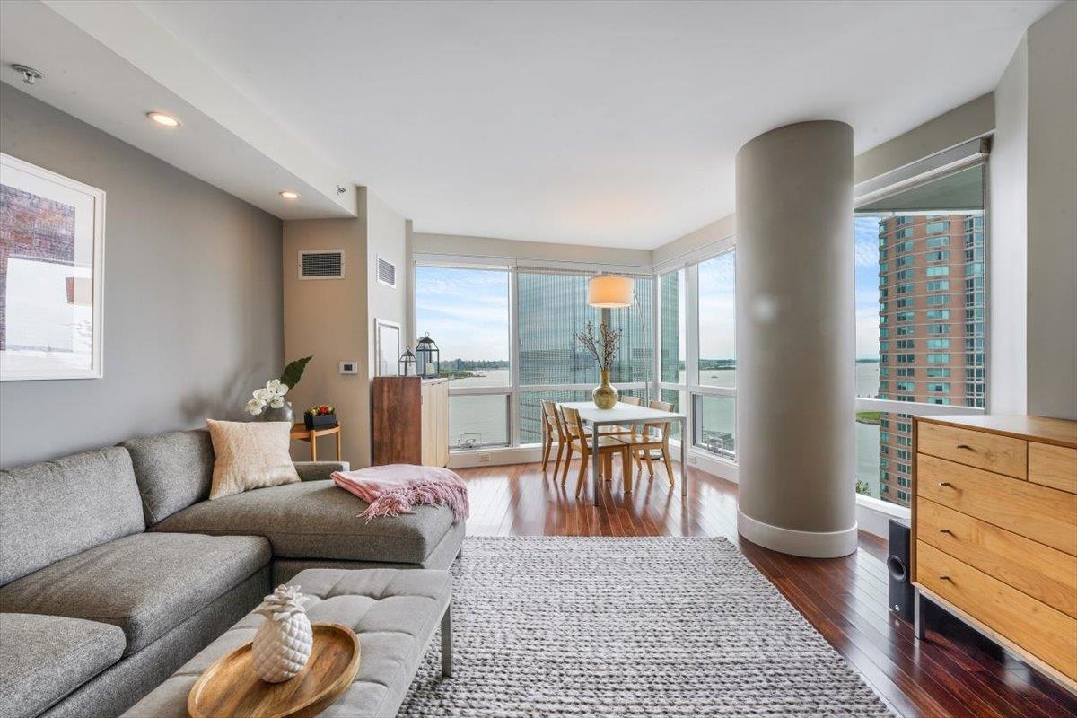 77 HUDSON ST Unit: 2410