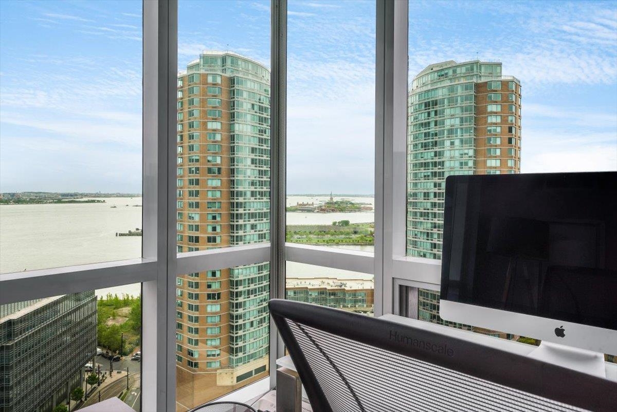 77 HUDSON ST Unit: 2410