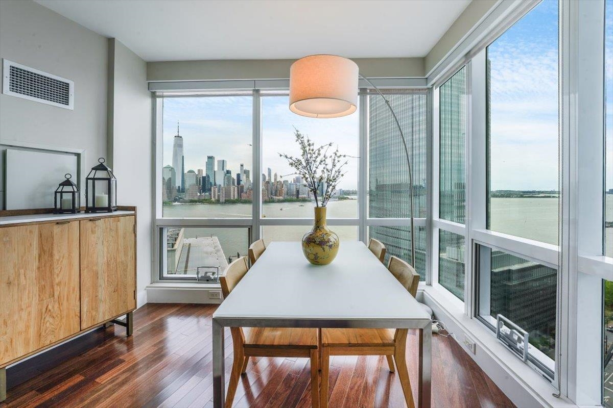 77 HUDSON ST Unit: 2410