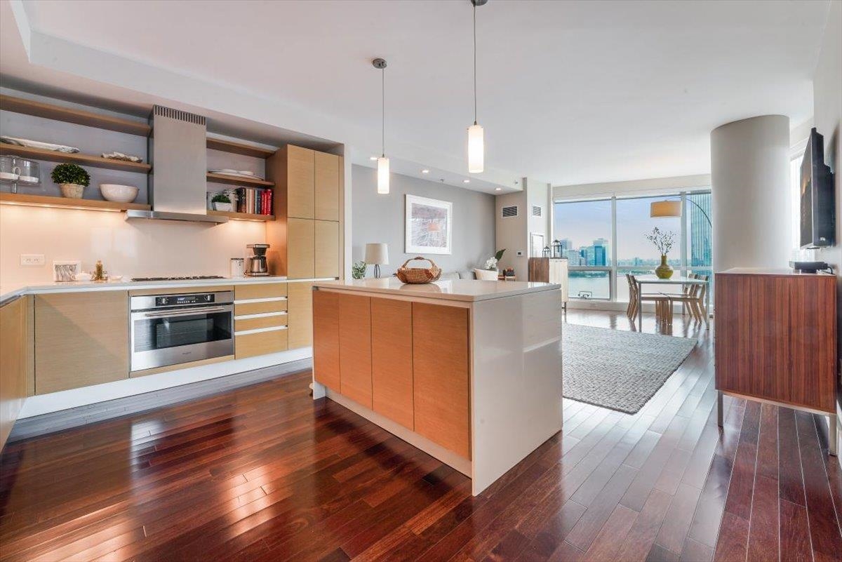 77 HUDSON ST Unit: 2410
