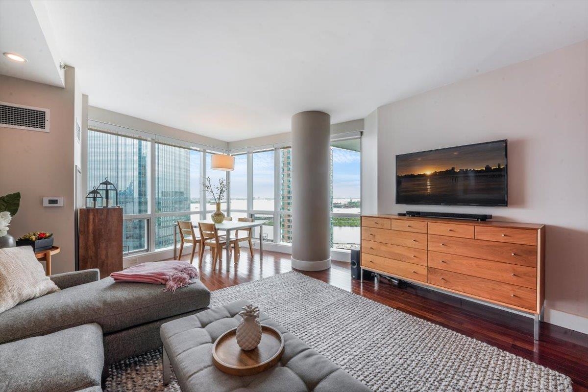 77 HUDSON ST Unit: 2410