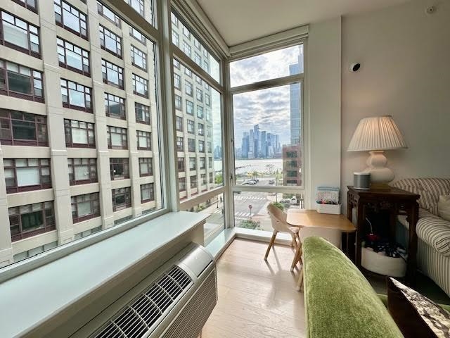1400 HUDSON ST Unit: 404