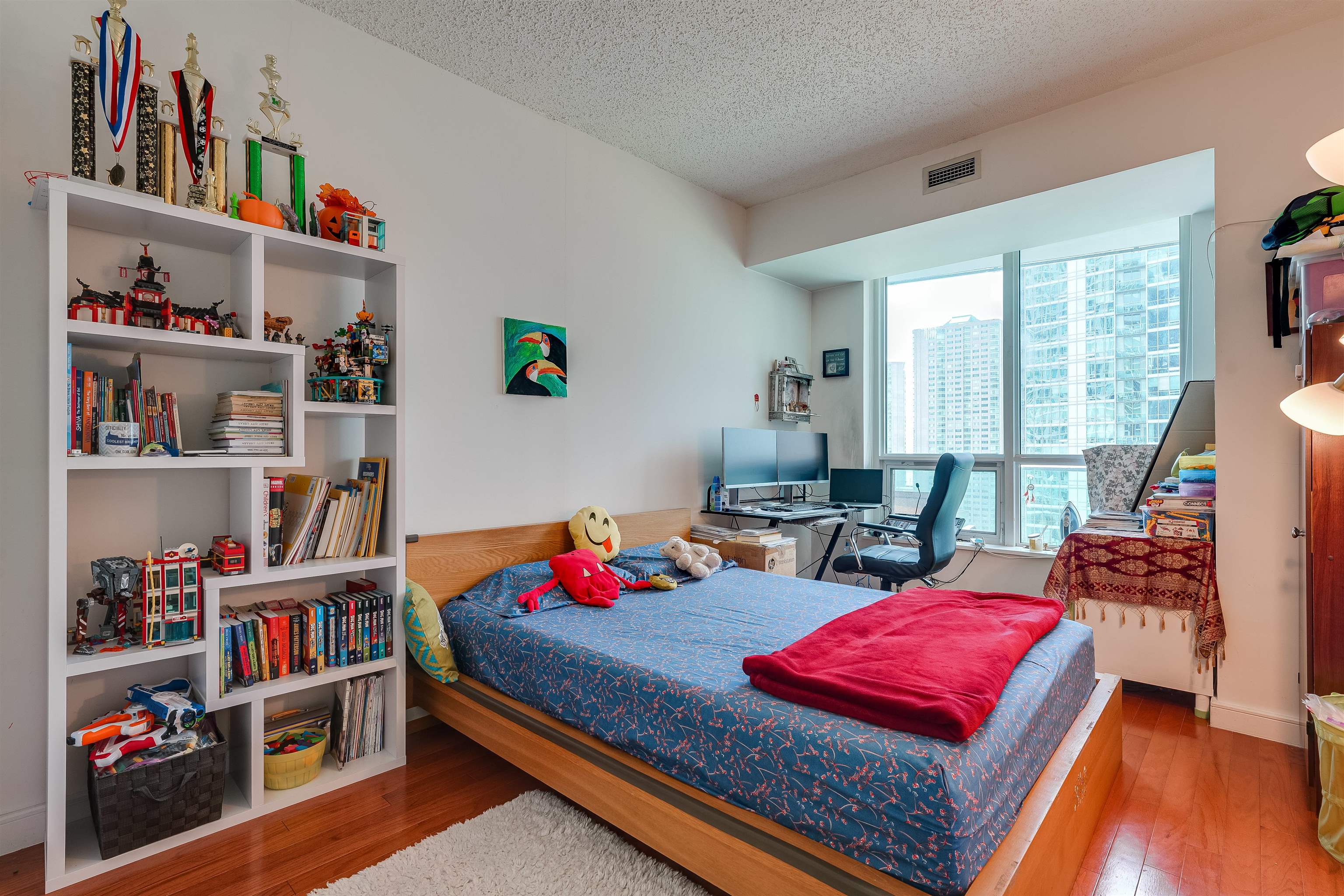 1 SHORE LANE Unit: 1610