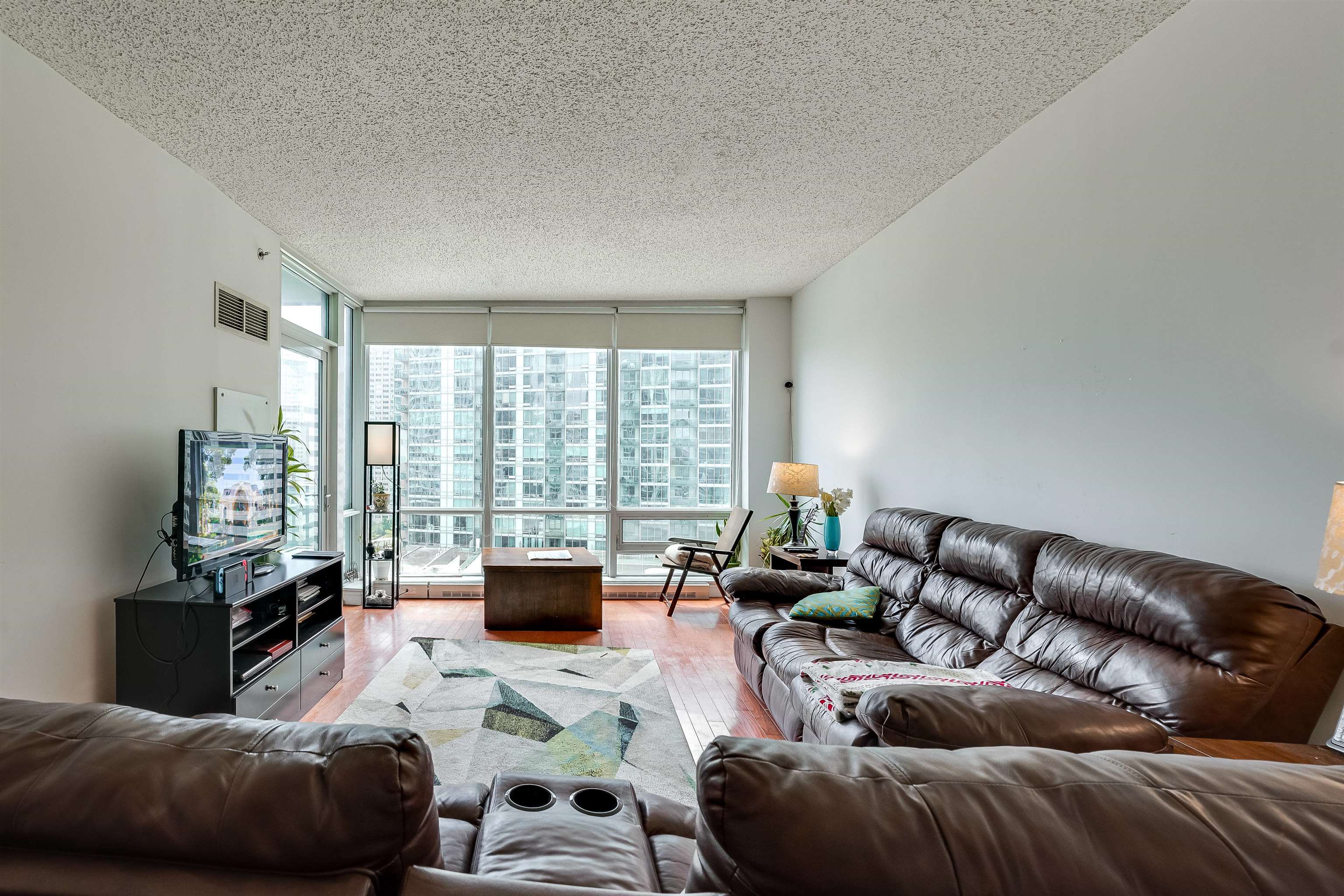 1 SHORE LANE Unit: 1610