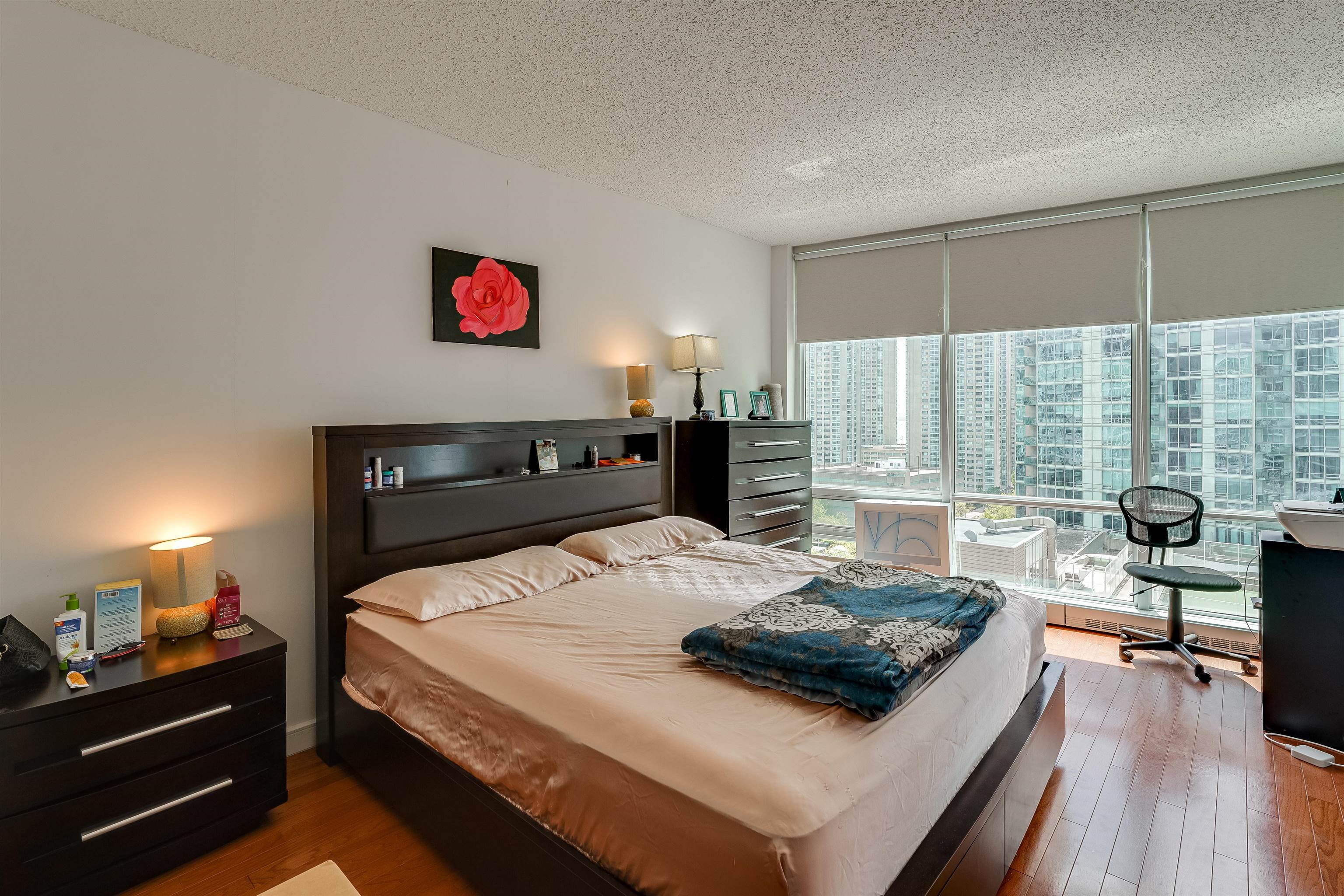 1 SHORE LANE Unit: 1610