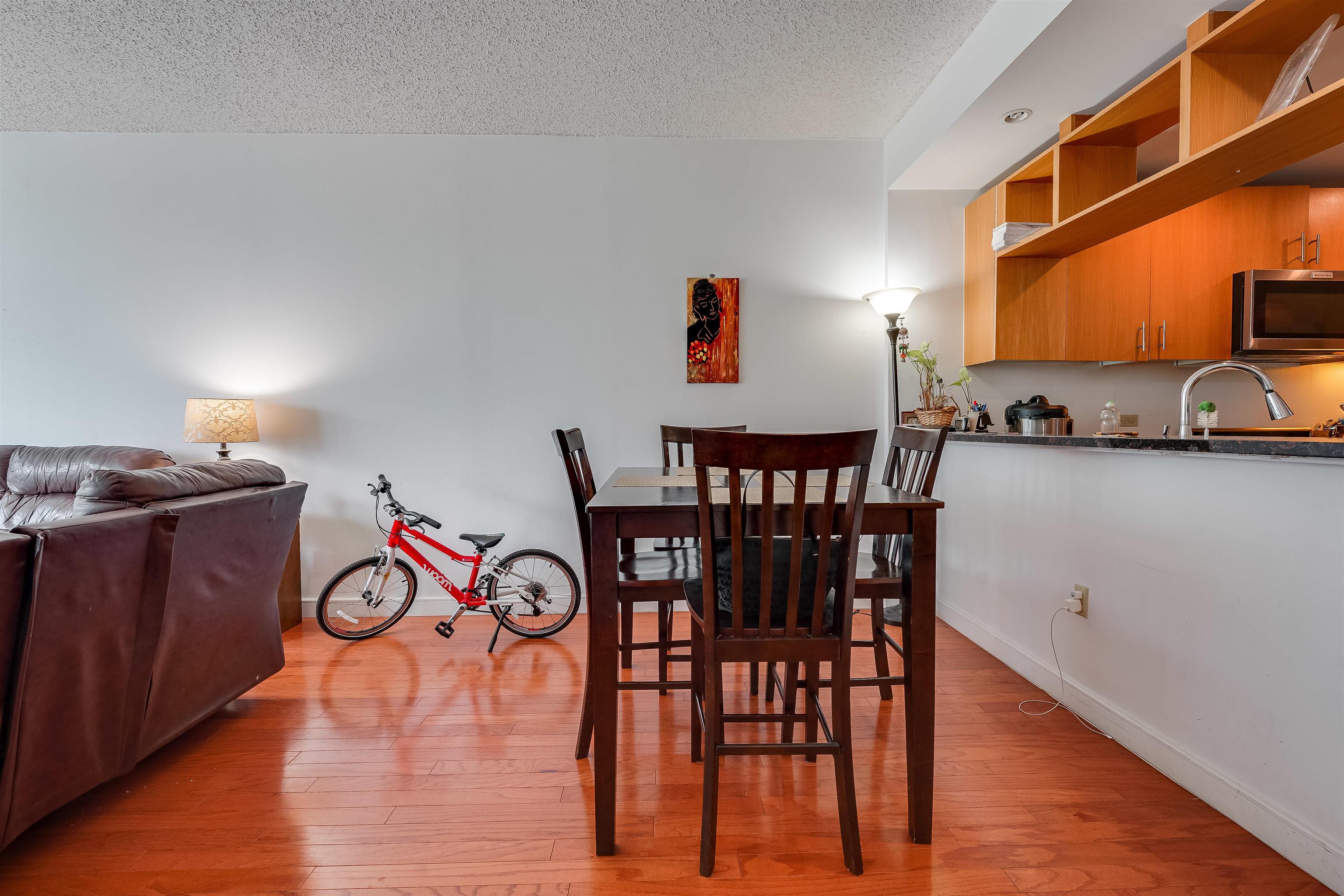 1 SHORE LANE Unit: 1610