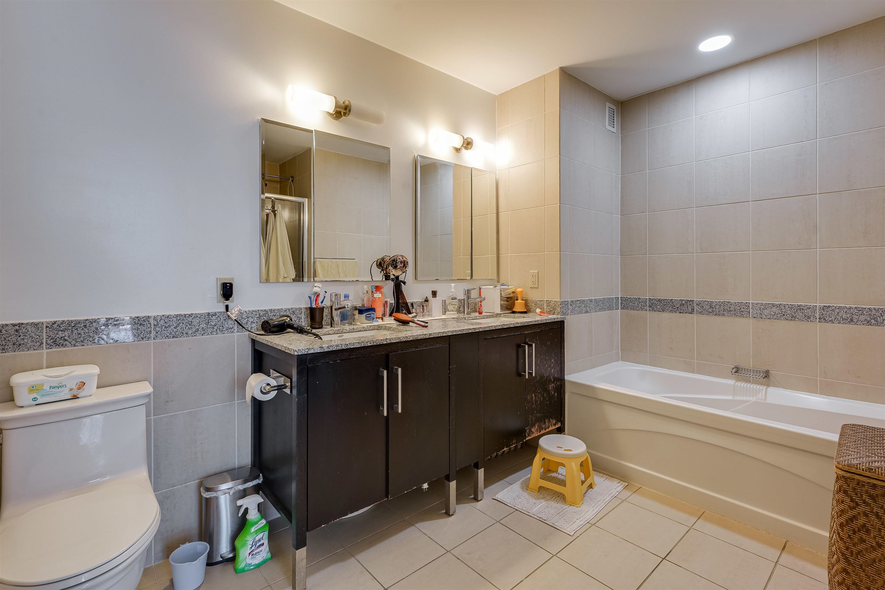 1 SHORE LANE Unit: 1610