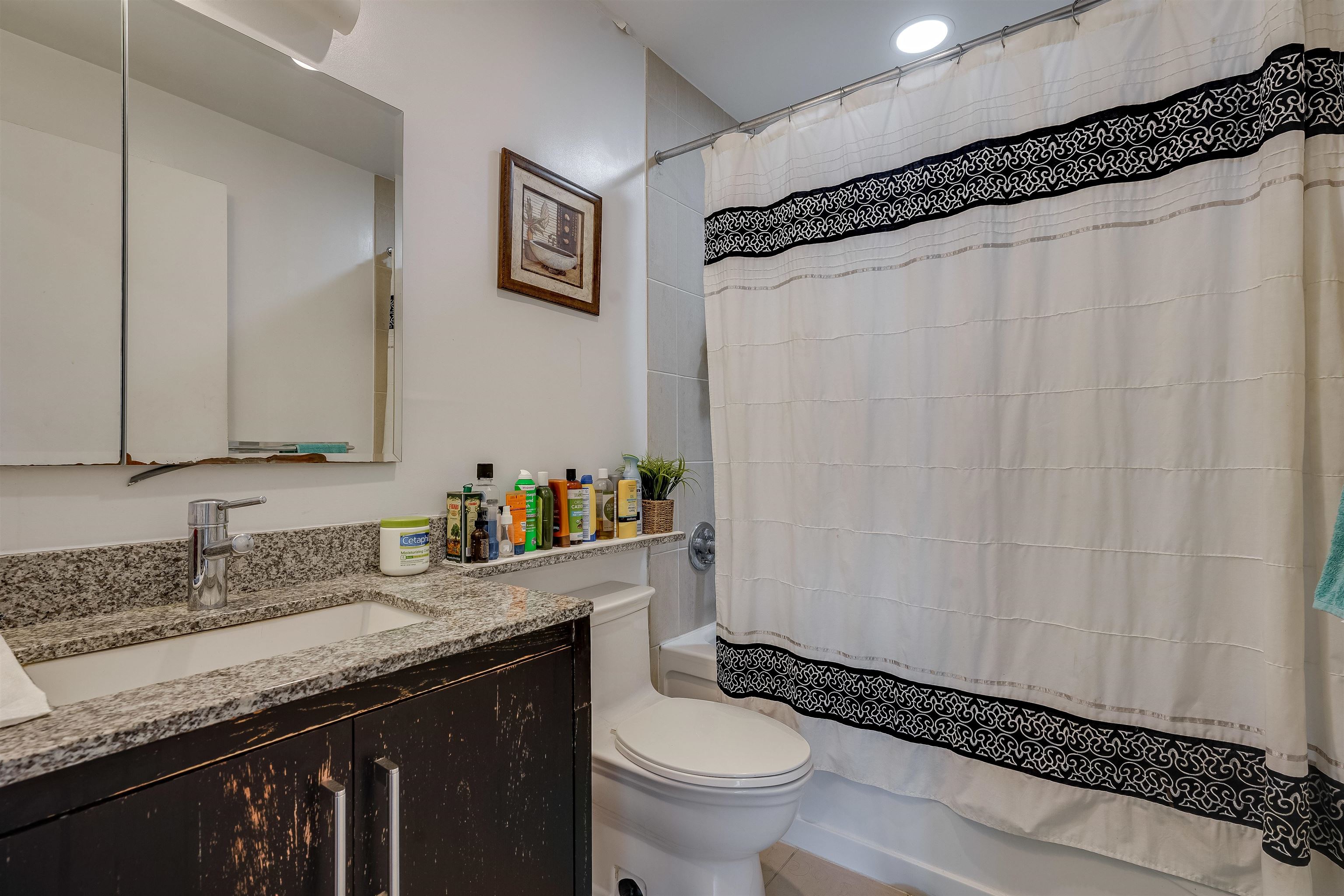 1 SHORE LANE Unit: 1610