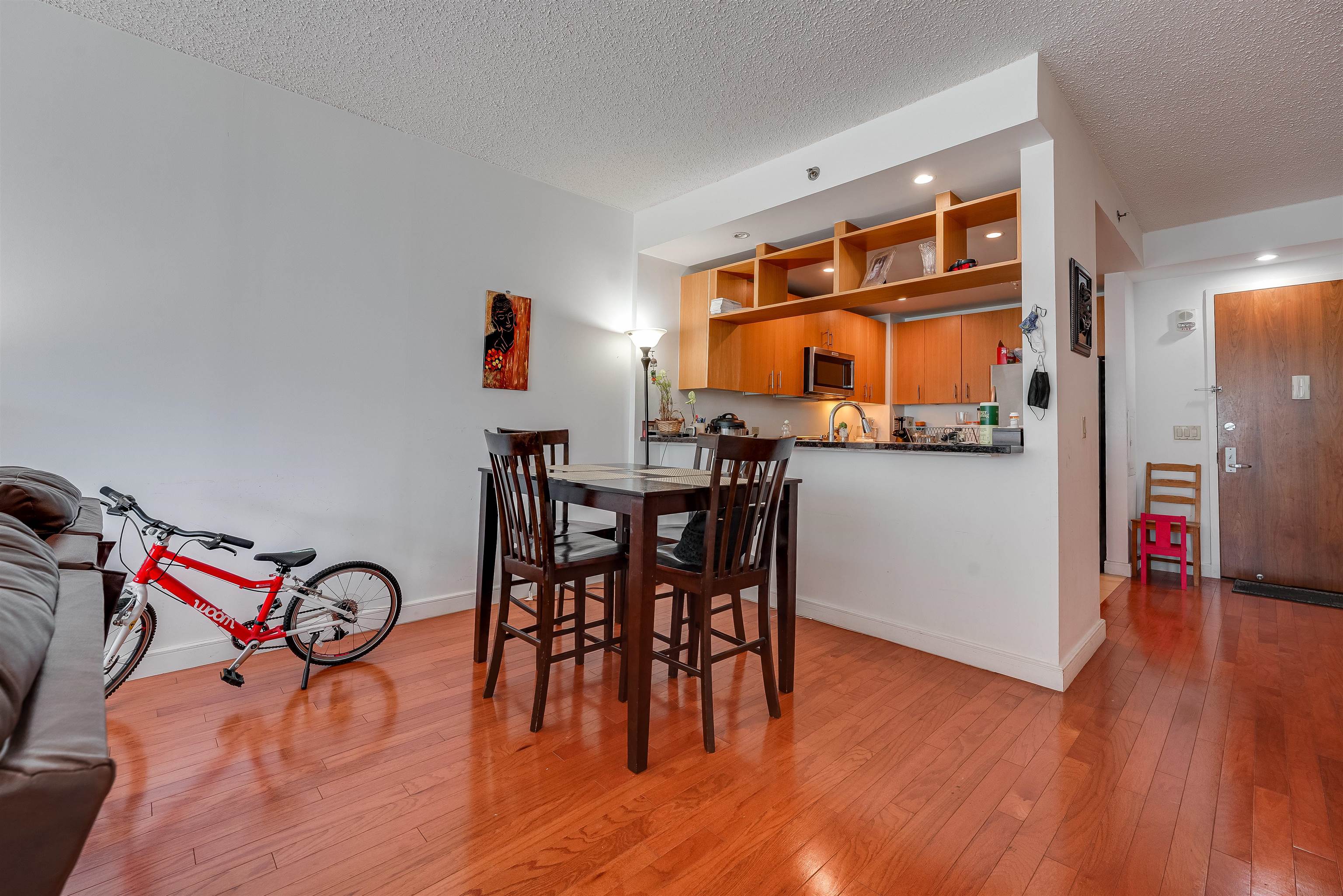 1 SHORE LANE Unit: 1610