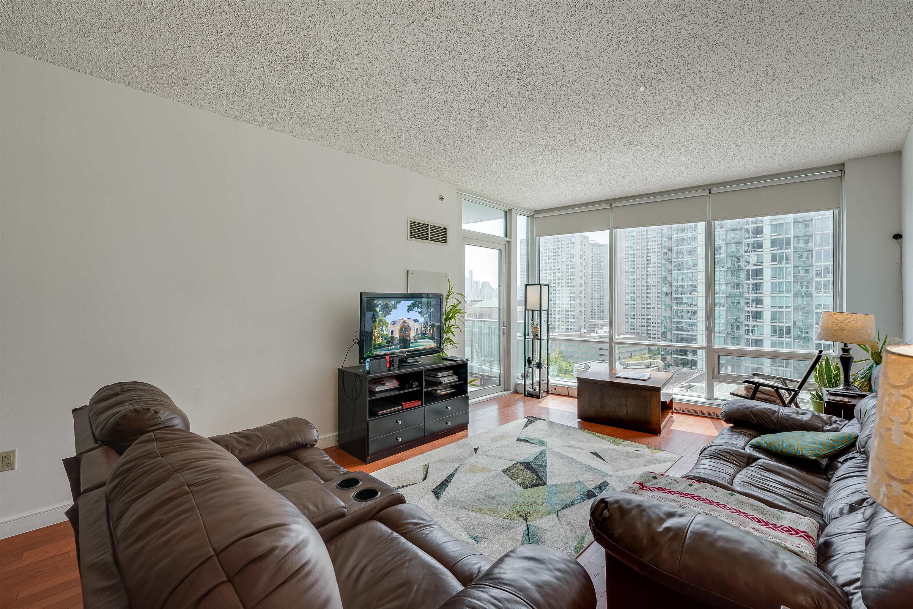 1 SHORE LANE Unit: 1610