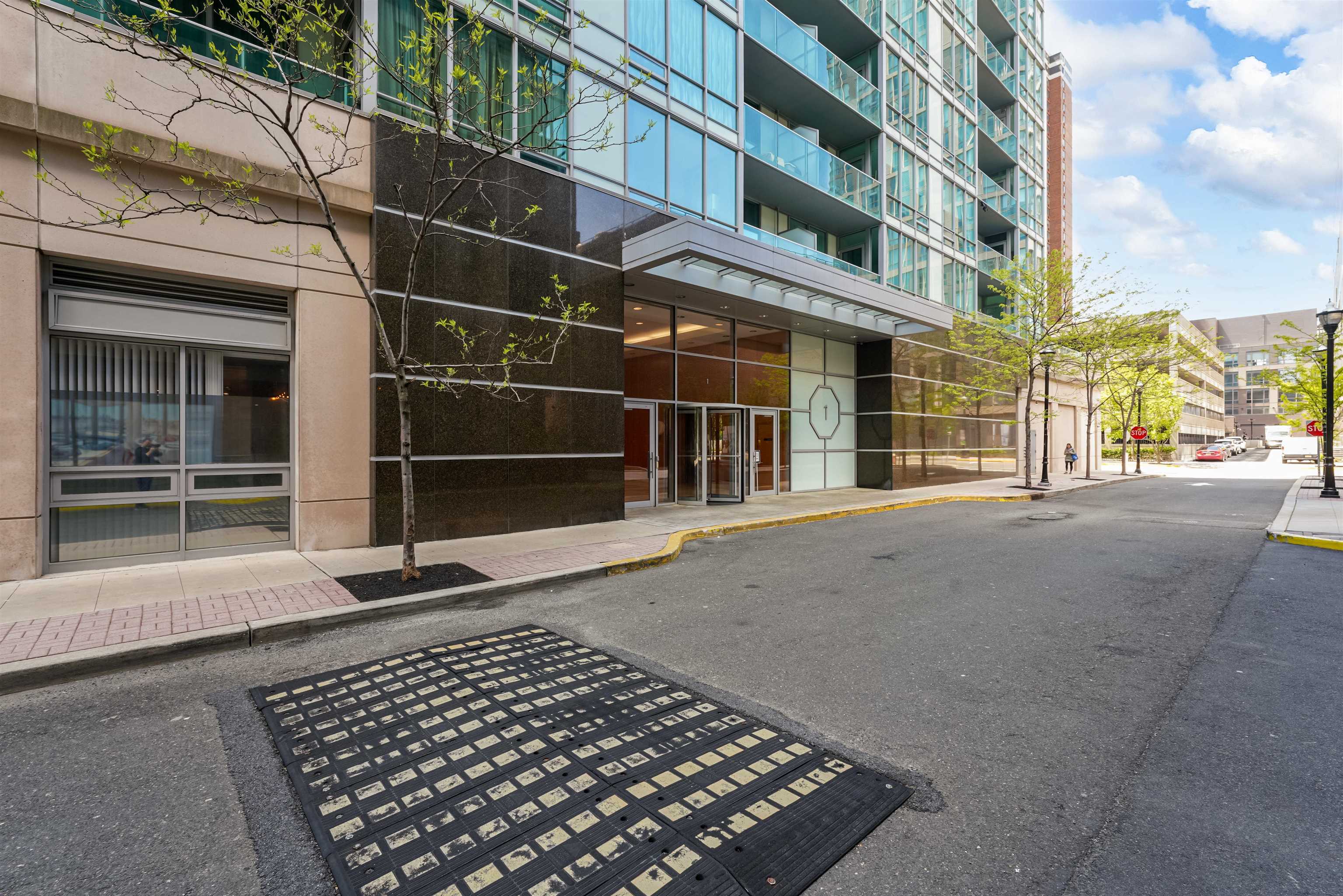 1 SHORE LANE Unit: 1610