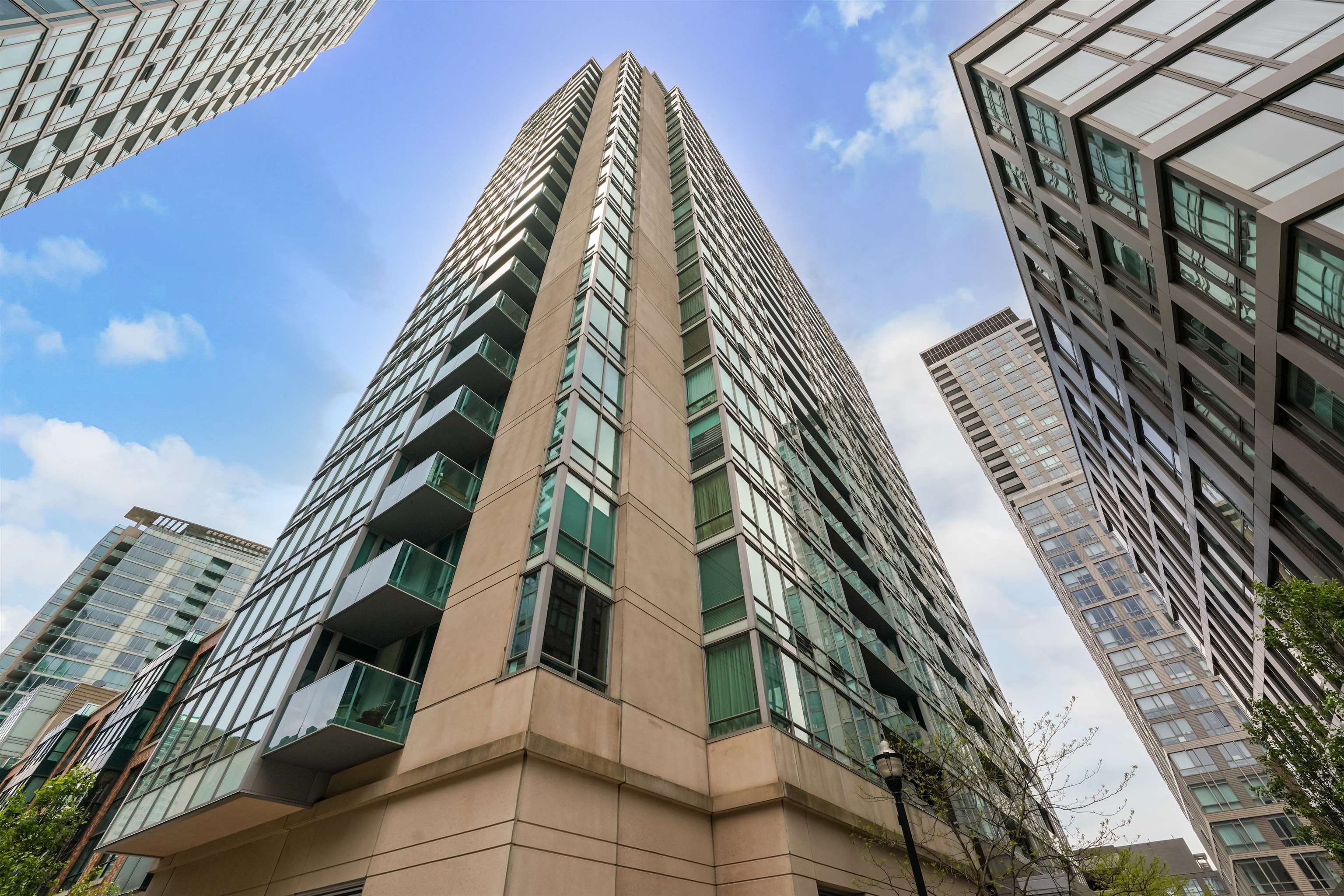 1 SHORE LANE Unit: 1610