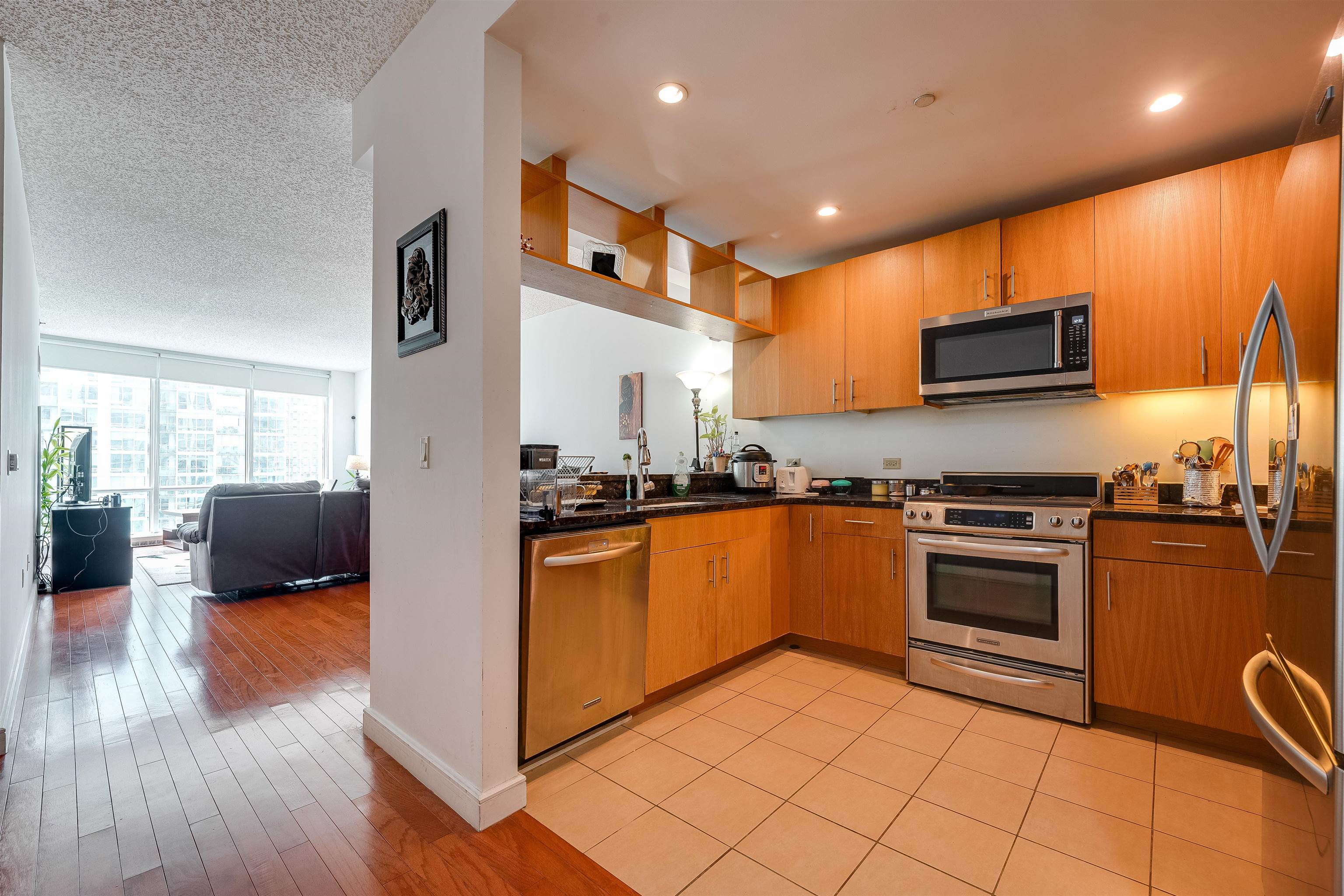 1 SHORE LANE Unit: 1610