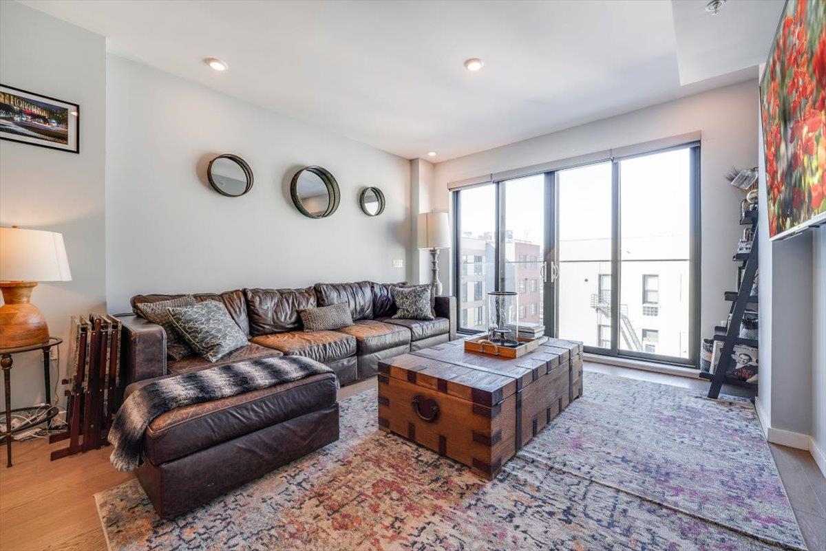 70 MONROE ST Unit: 4