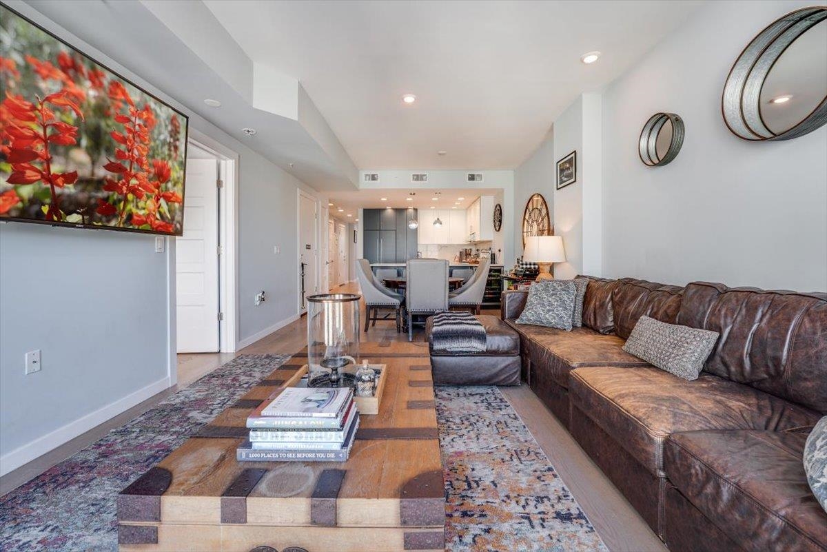 70 MONROE ST Unit: 4
