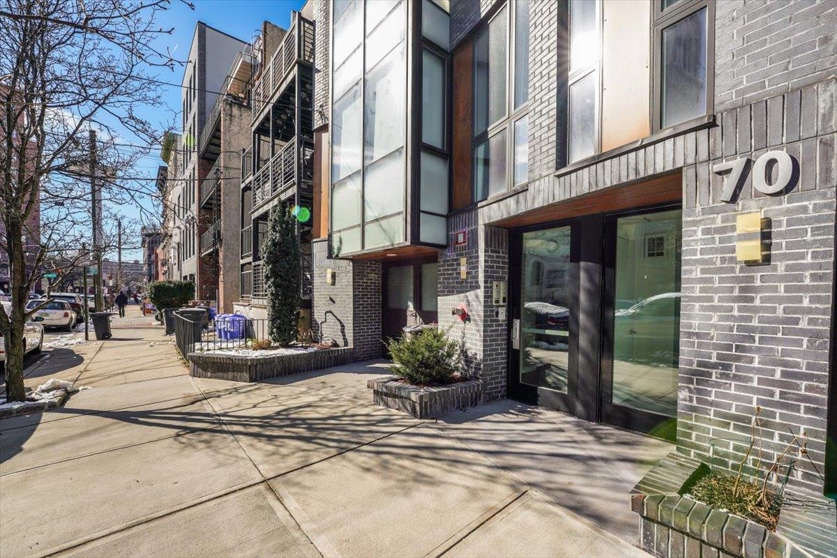 70 MONROE ST Unit: 4
