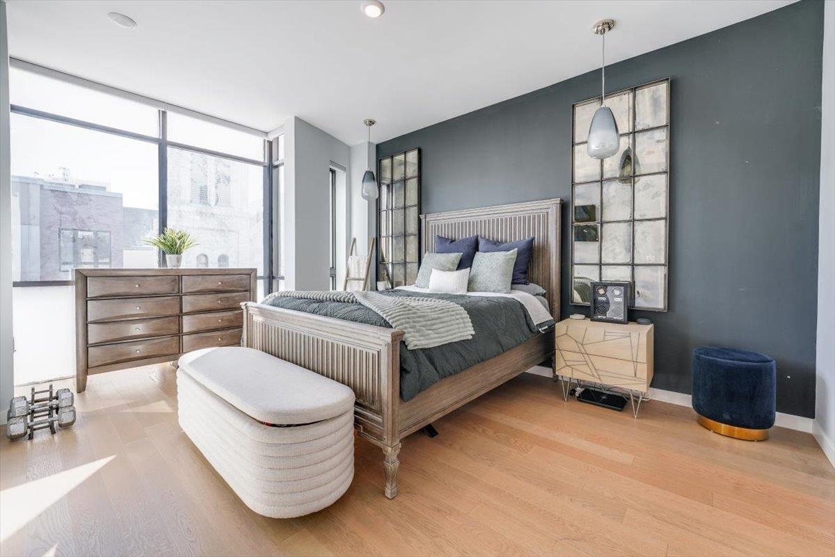 70 MONROE ST Unit: 4