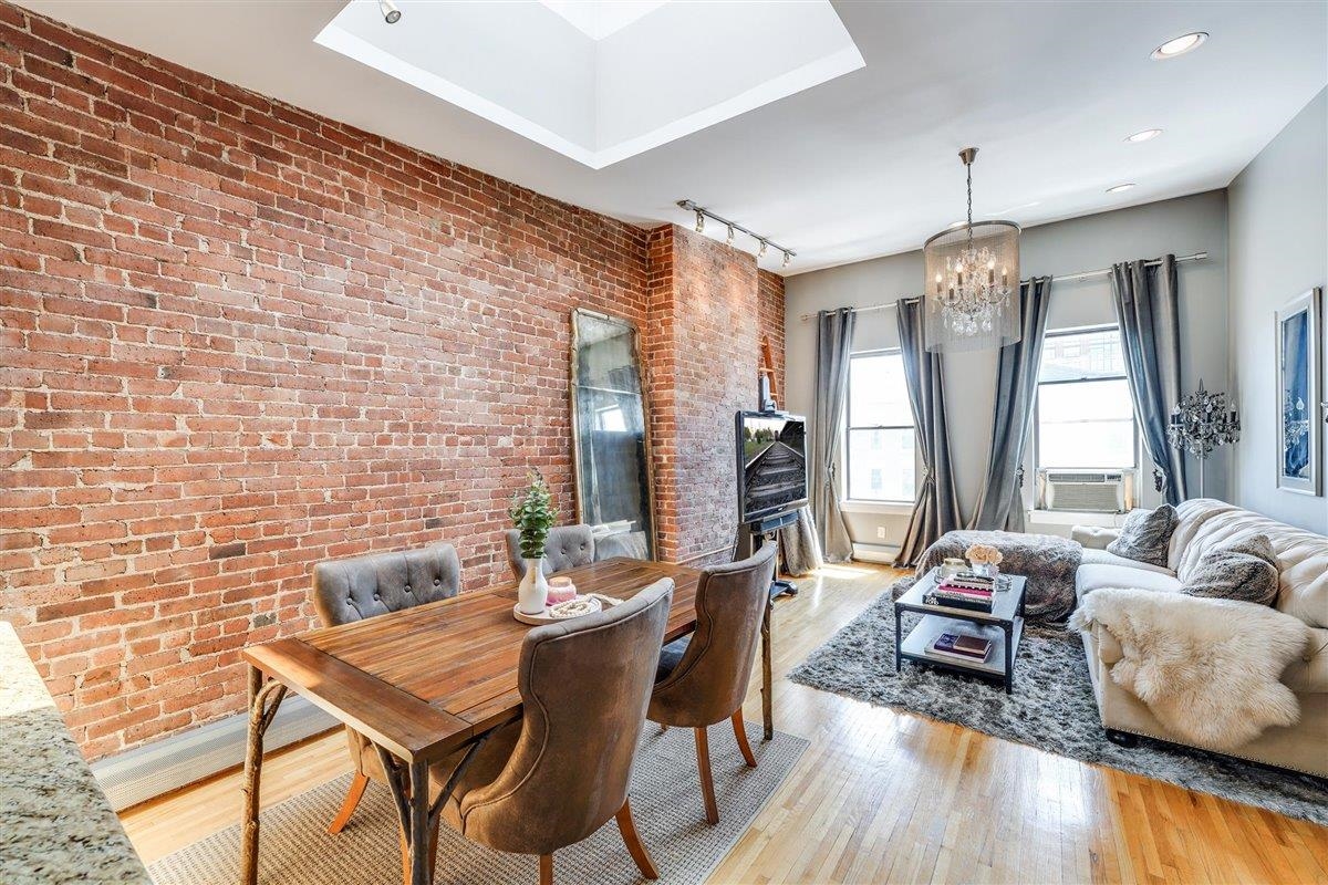 1102 WASHINGTON ST Unit: 8