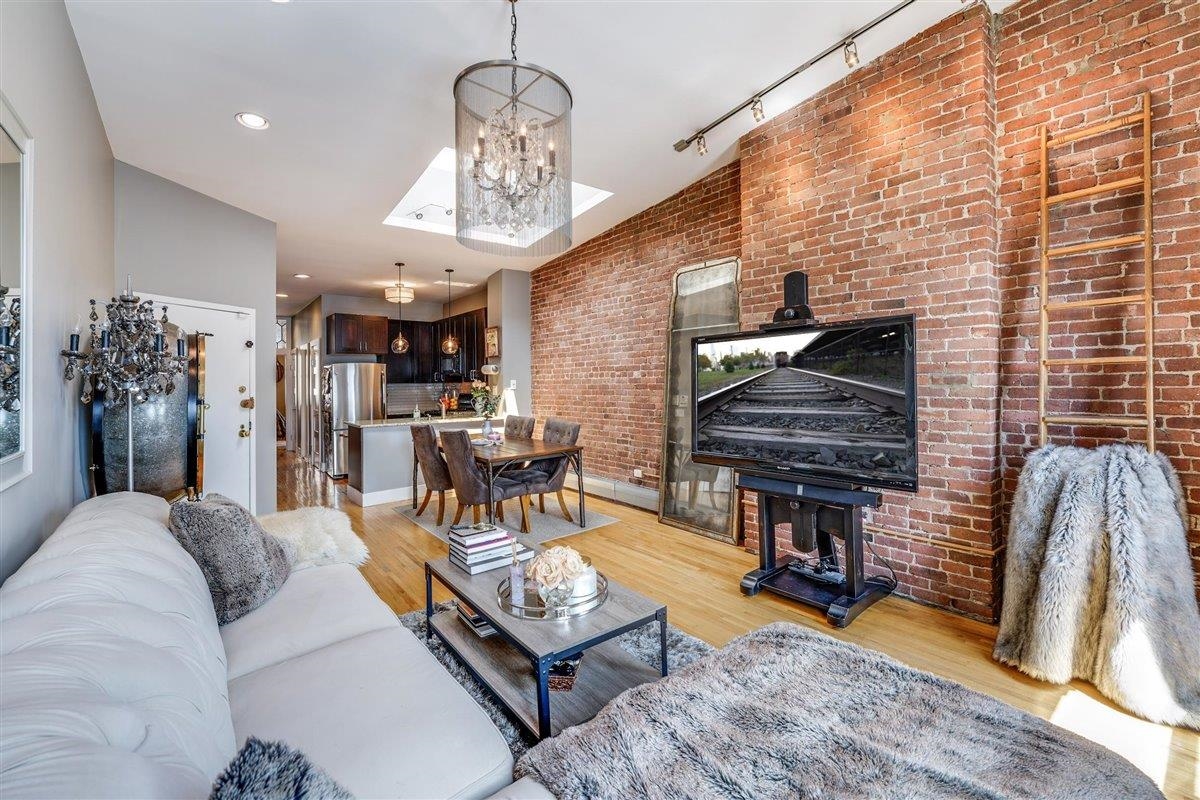 1102 WASHINGTON ST Unit: 8
