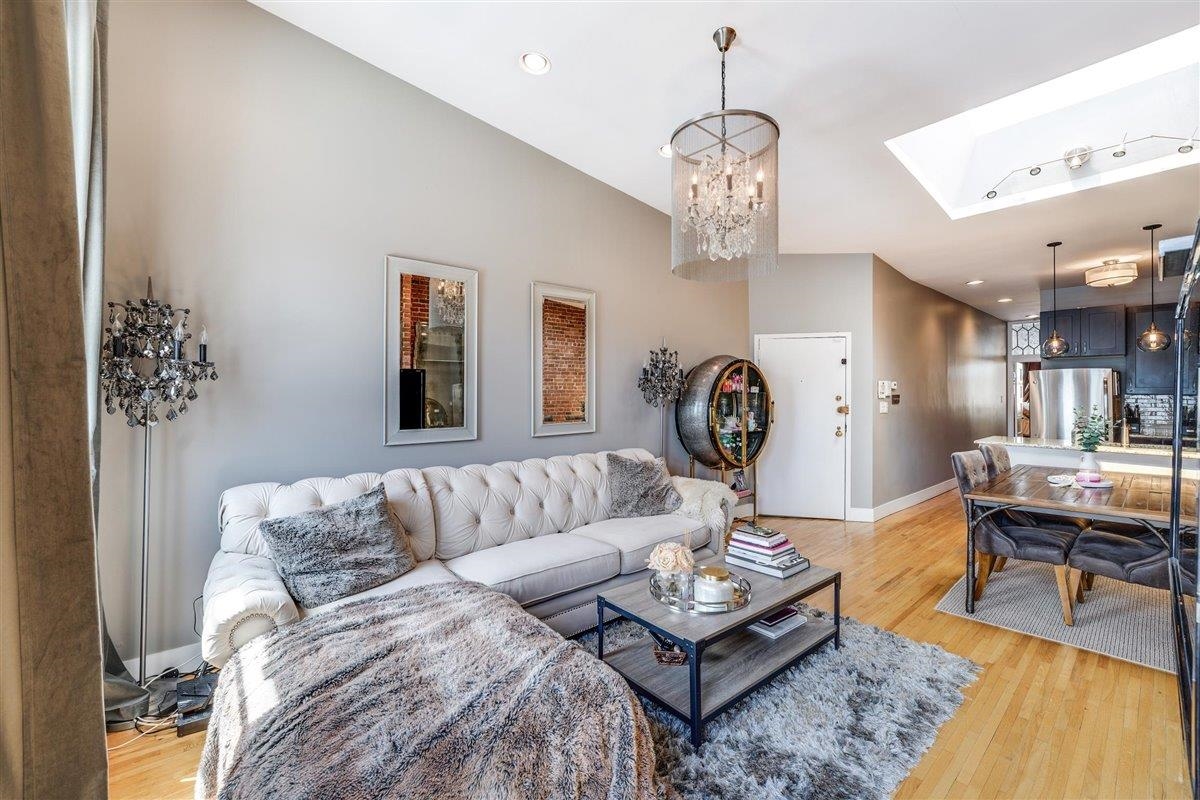 1102 WASHINGTON ST Unit: 8