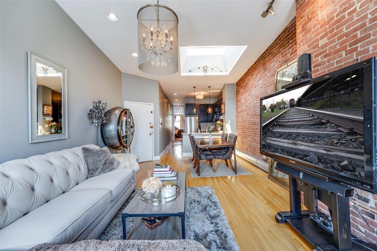 1102 WASHINGTON ST Unit: 8