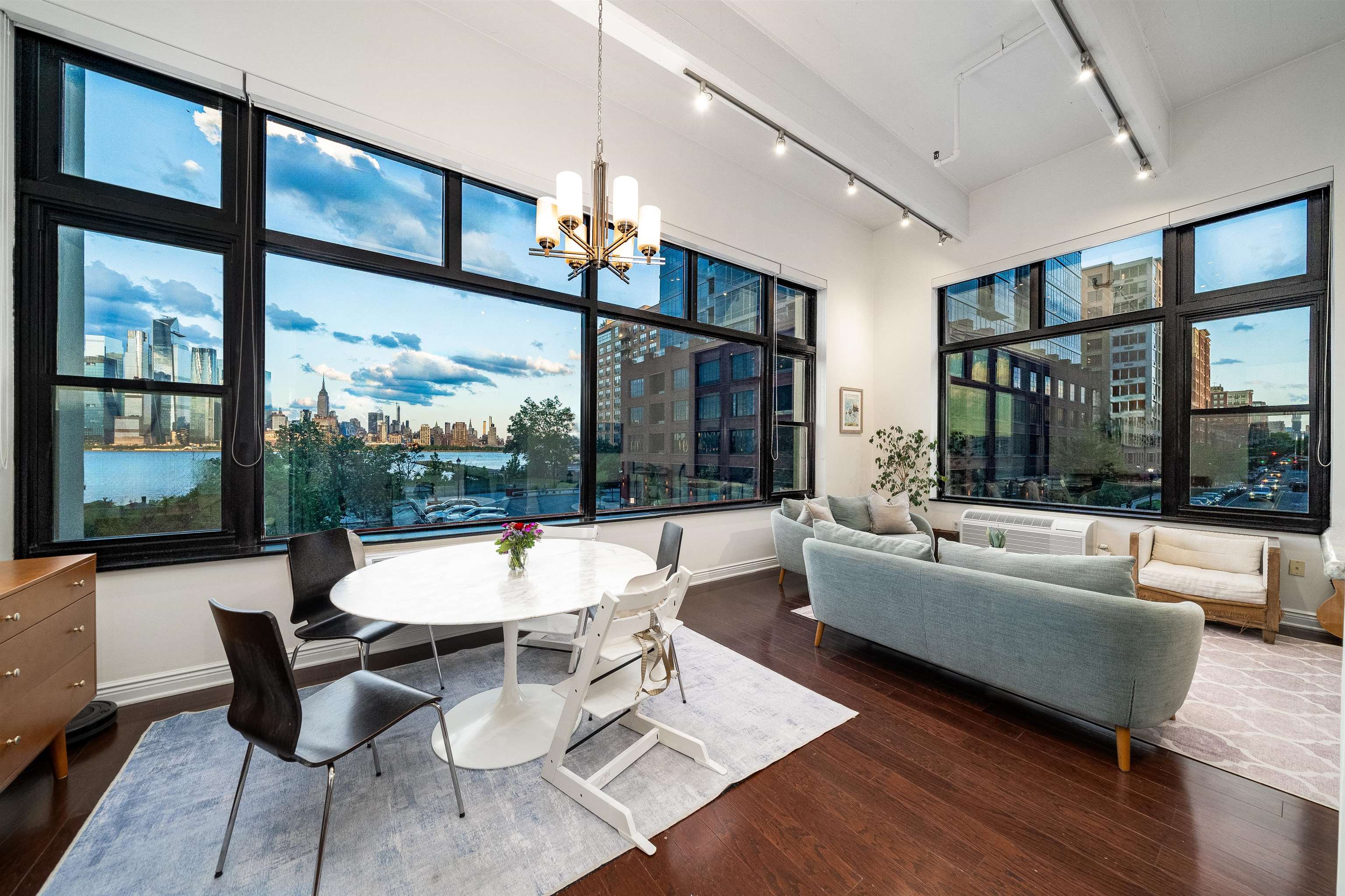 1500 HUDSON ST Unit: 2J