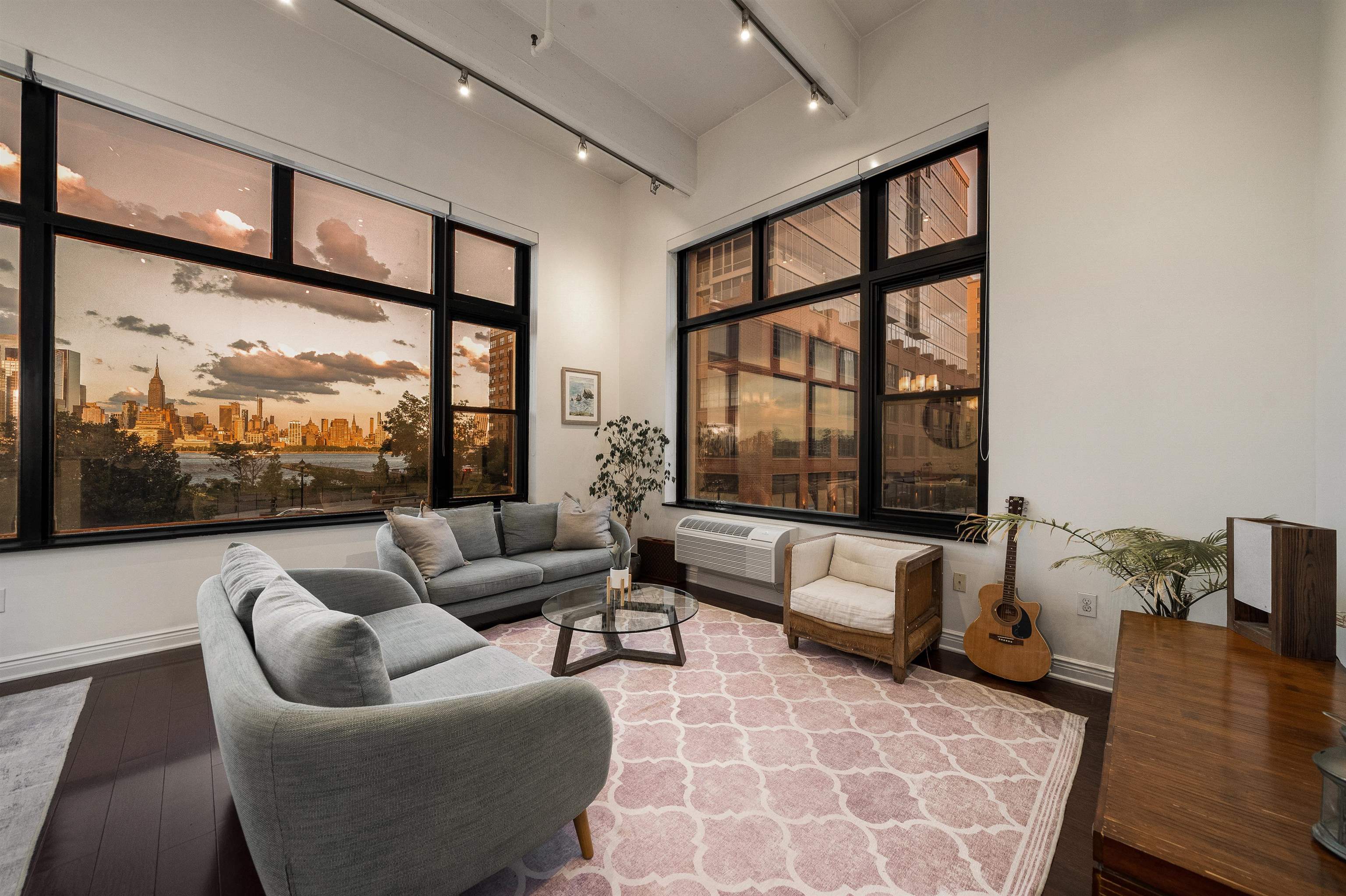 1500 HUDSON ST Unit: 2J