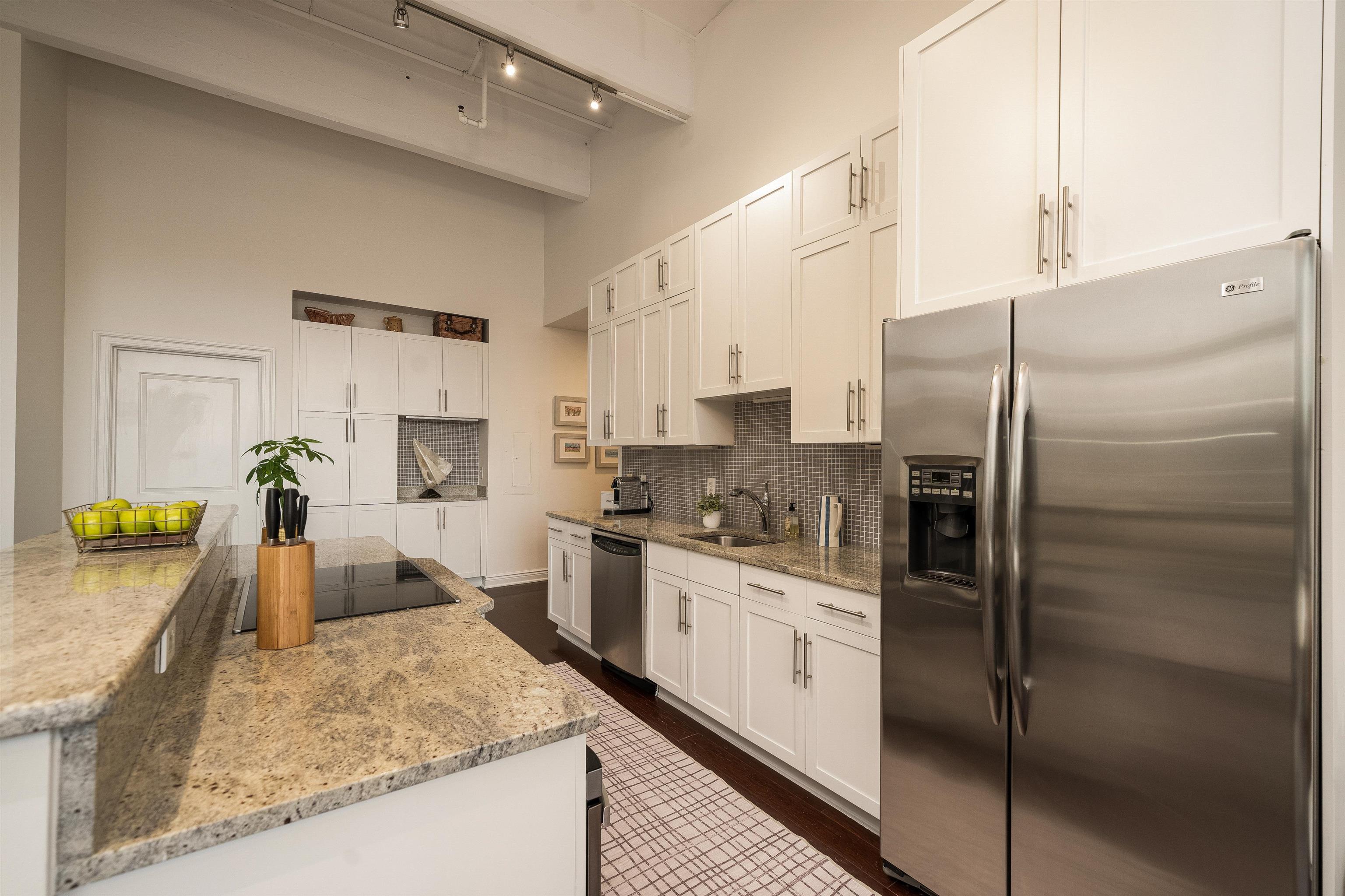 1500 HUDSON ST Unit: 2J