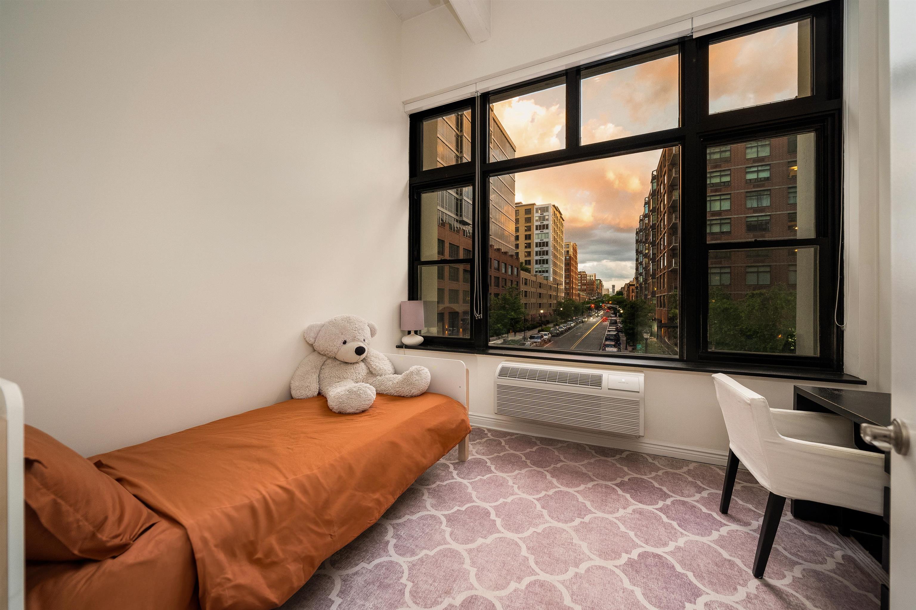 1500 HUDSON ST Unit: 2J