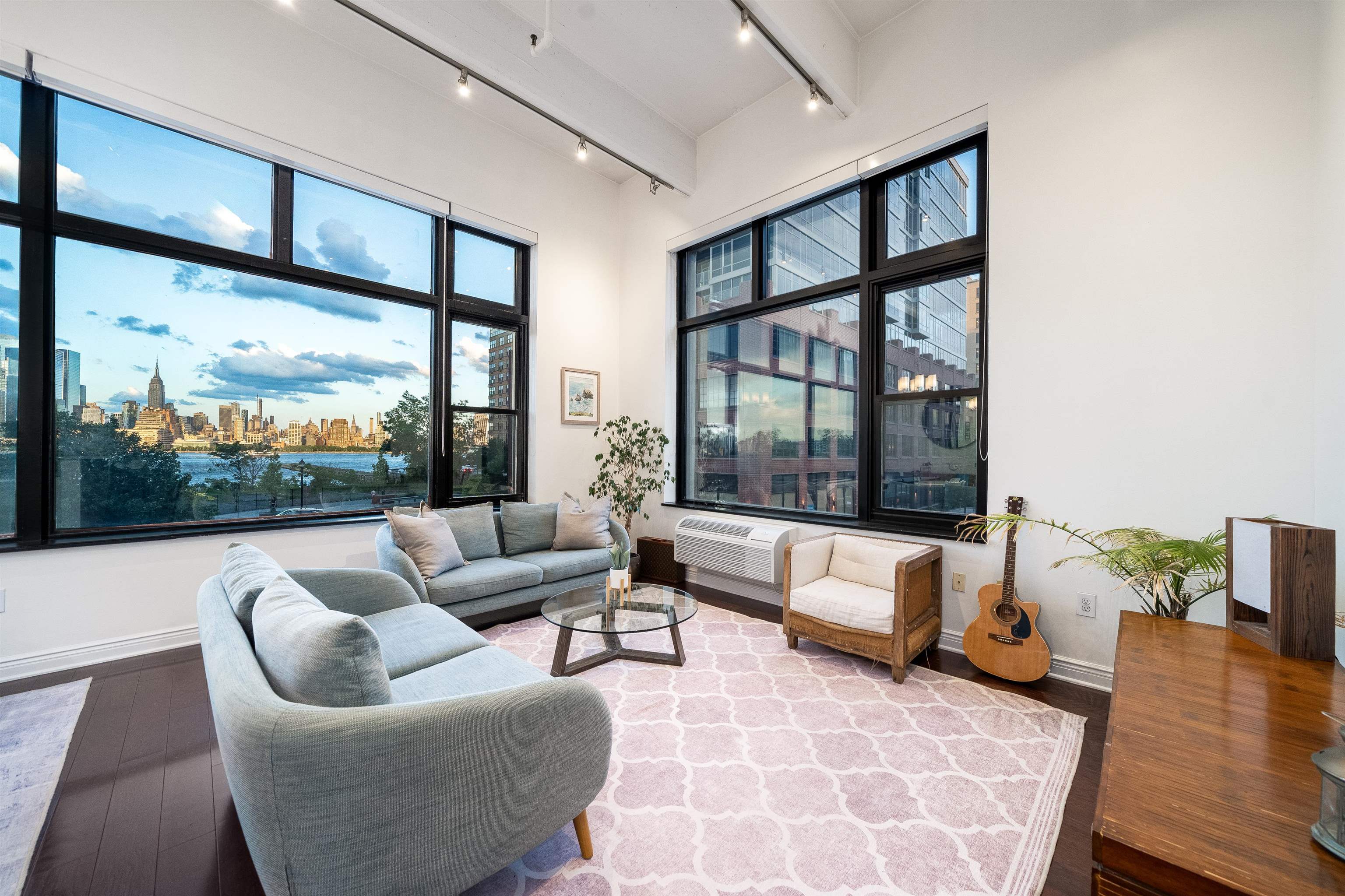 1500 HUDSON ST Unit: 2J